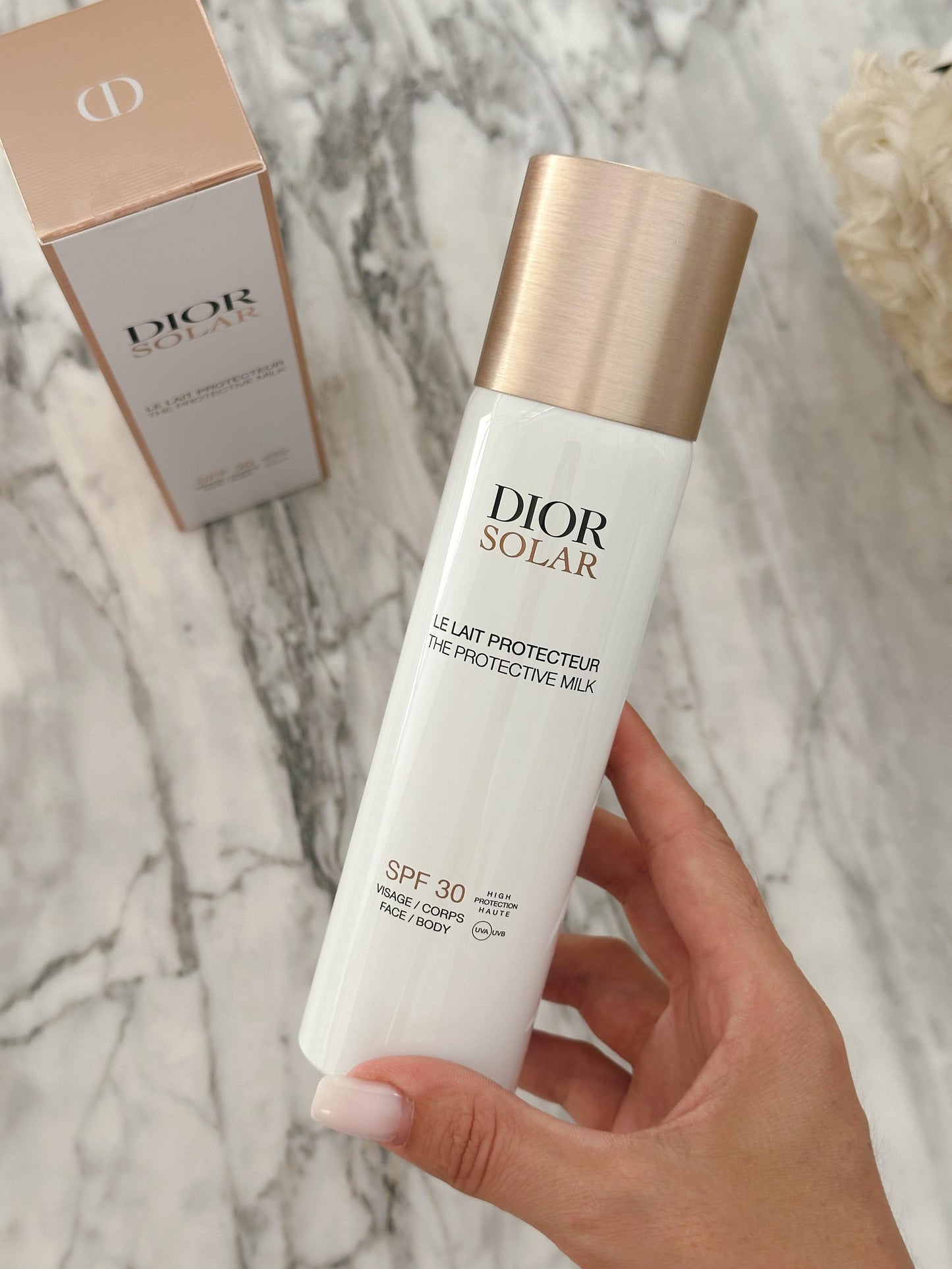 DIOR Solar The Protective Milk For Face And Body SPF30
Sunscreen Milk - High Protection
