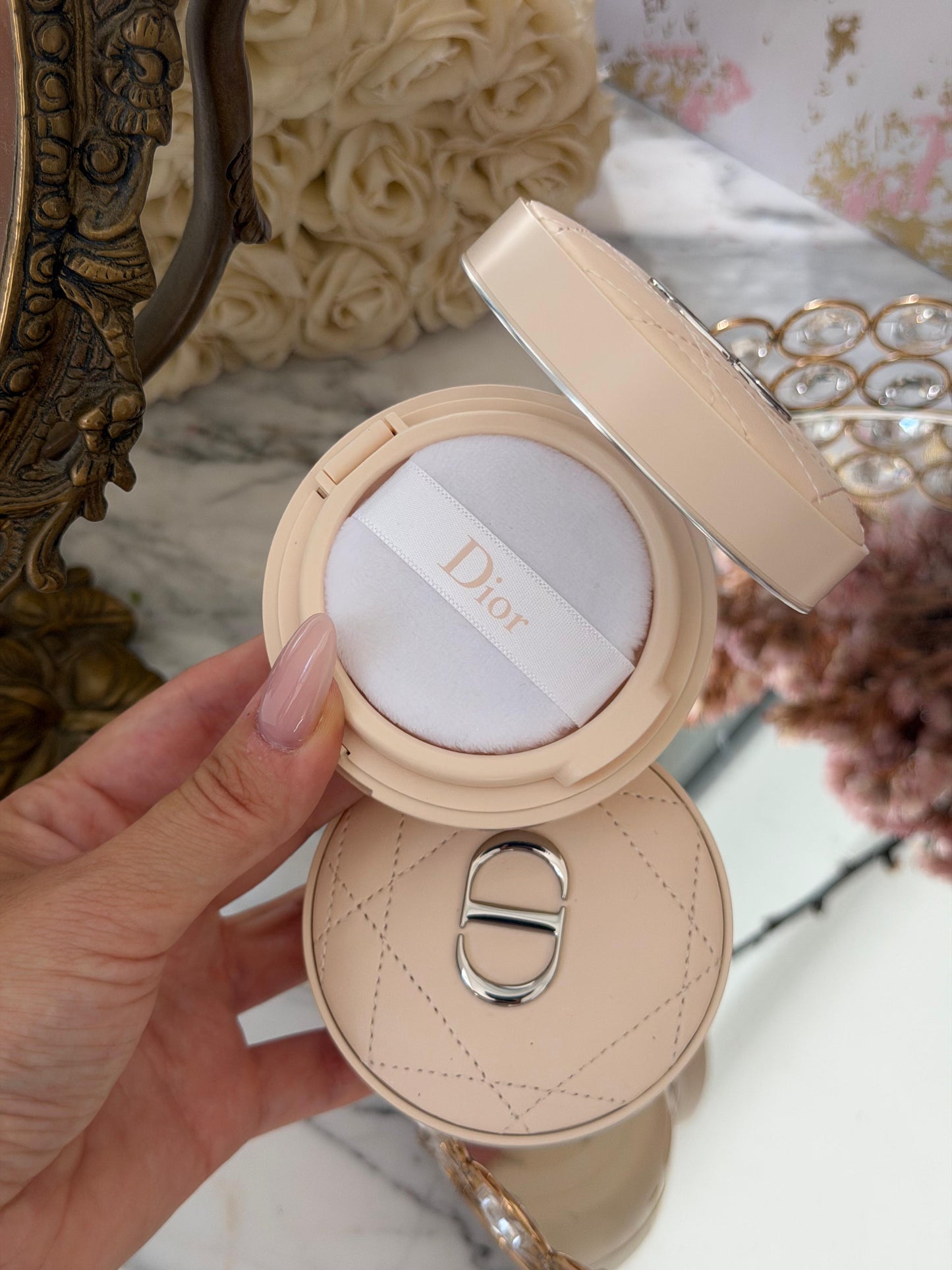DIOR Forever Cushion Powder New - Medium
Ultra-Fine and Fresh Skin-Caring Loose Powder - Long Wear