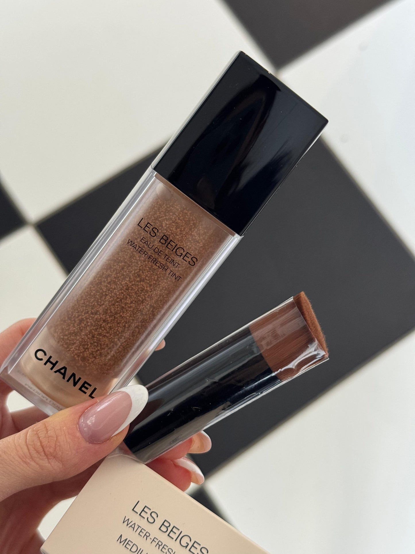 CHANEL Les Beiges
Water-Fresh Tint - Medium Light