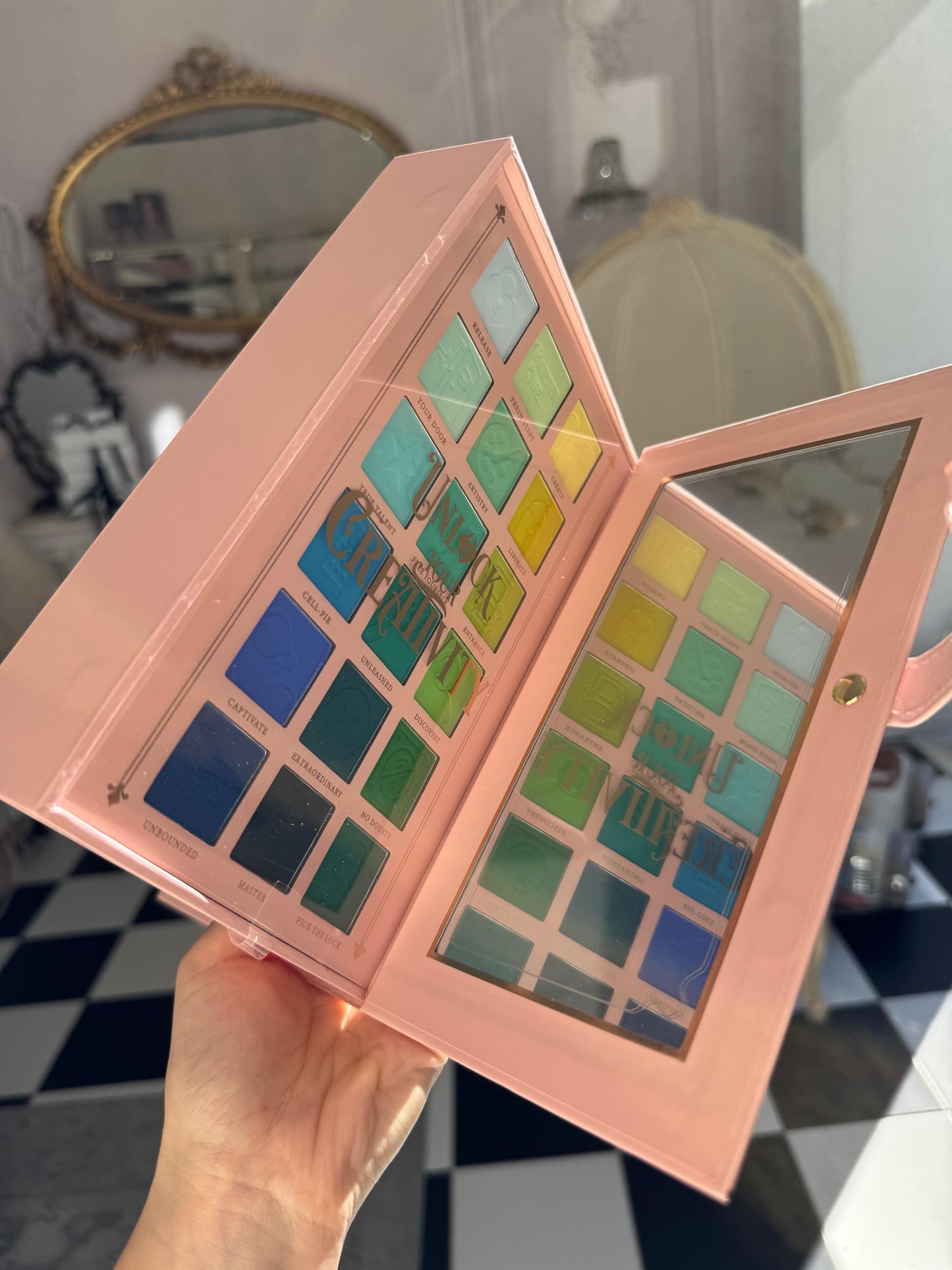 PLOUISE Unlock Your Creativity Pressed Pigment Eyeshadow Palette (36 colours)