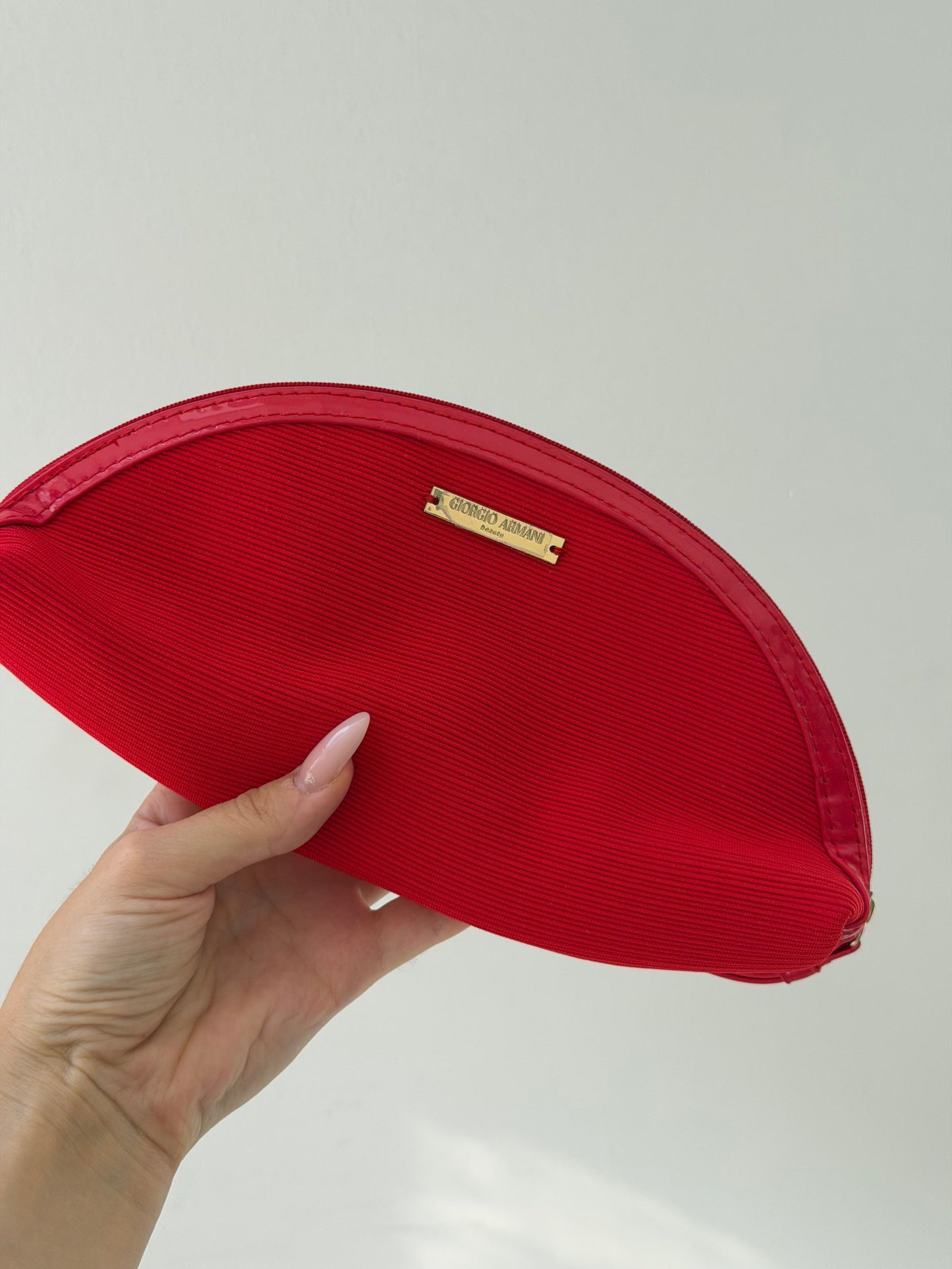 ARMANI
Beauty Red Classic Pouch Gift