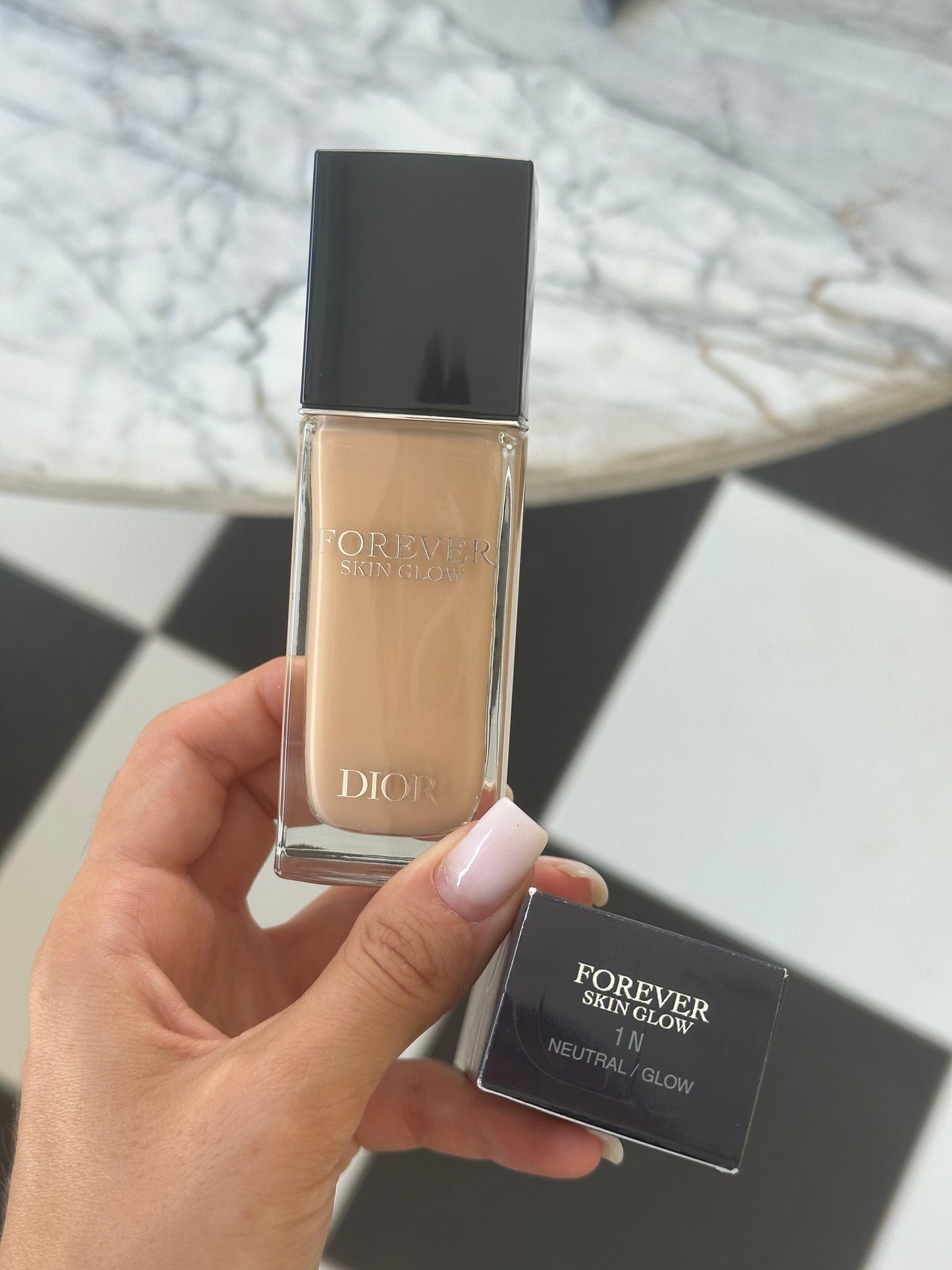 DIOR Forever Skin Glow
Clean Radiant Foundation - 24h Wear and Hydration