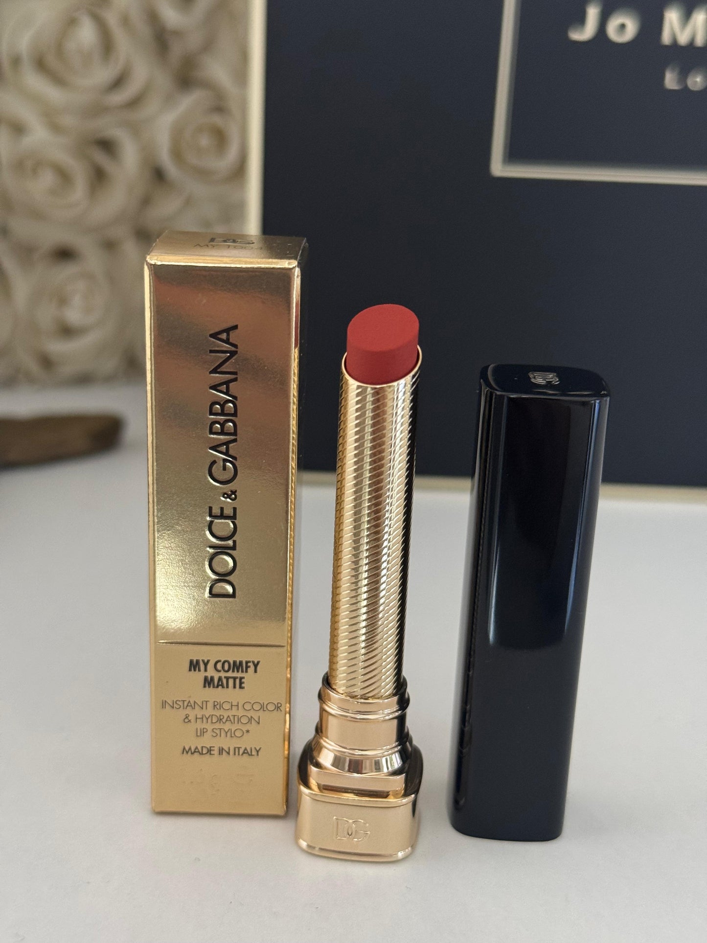 DOLCE&GABBANA My Comfy Matte Lipstick - My 1004
Instant Rich Color & Hydration Lip Stylo