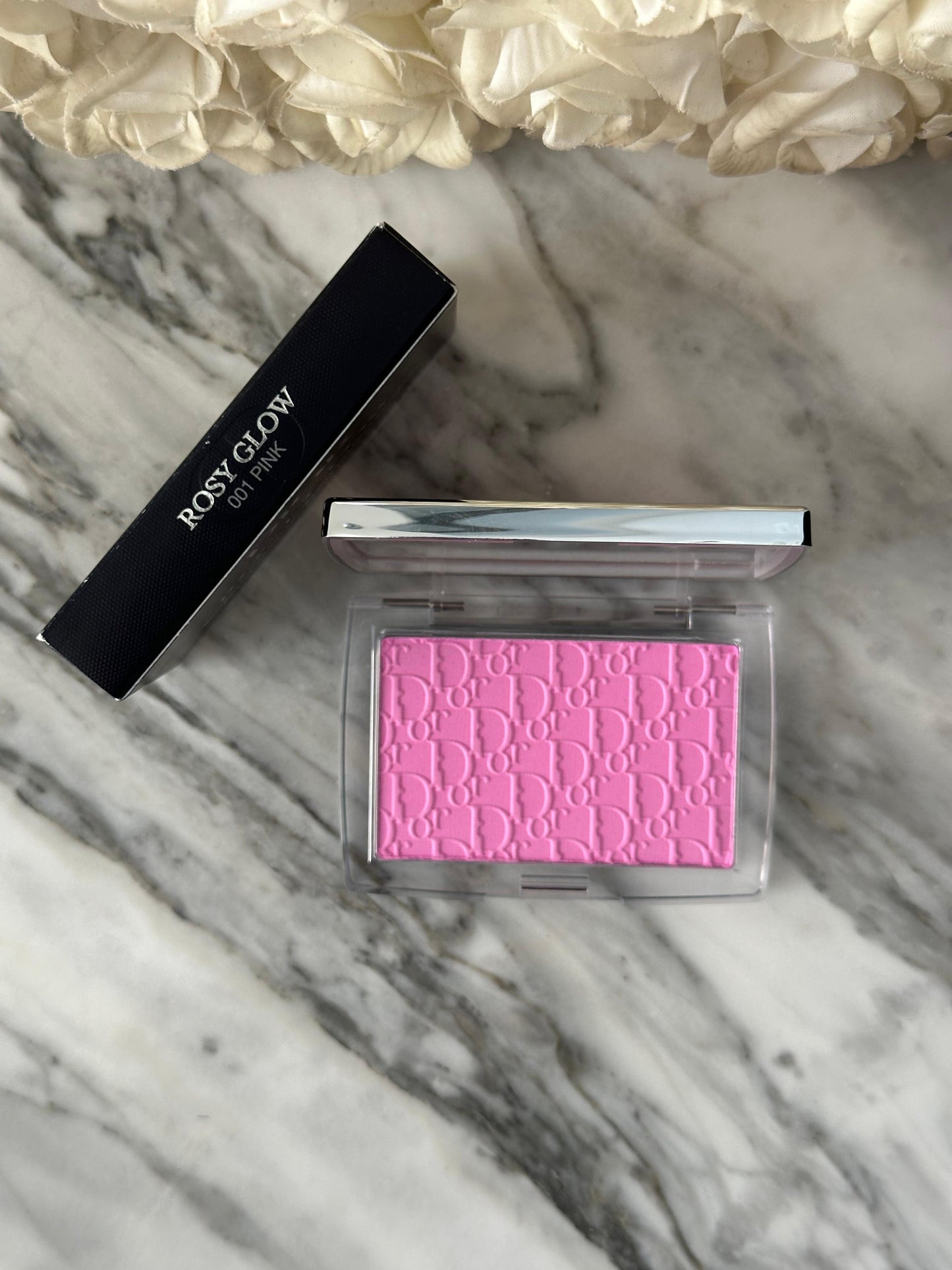 DIOR Rosy Glow 001 Pink
Color-Awakening Blush - Natural Healthy Glow Effect