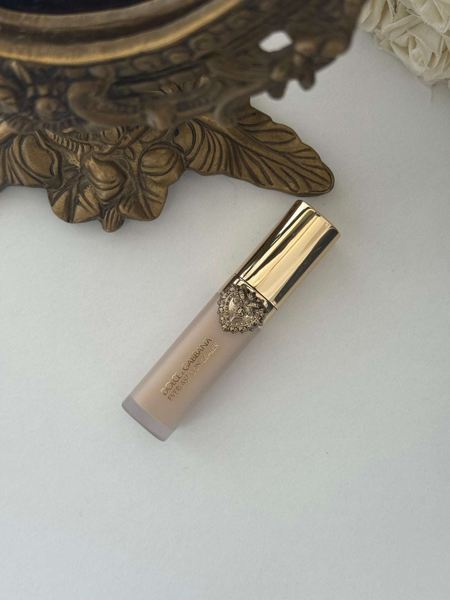 DOLCE&GABBANA Everlast Concealer
24H Wear Crease-Proof Hydrating