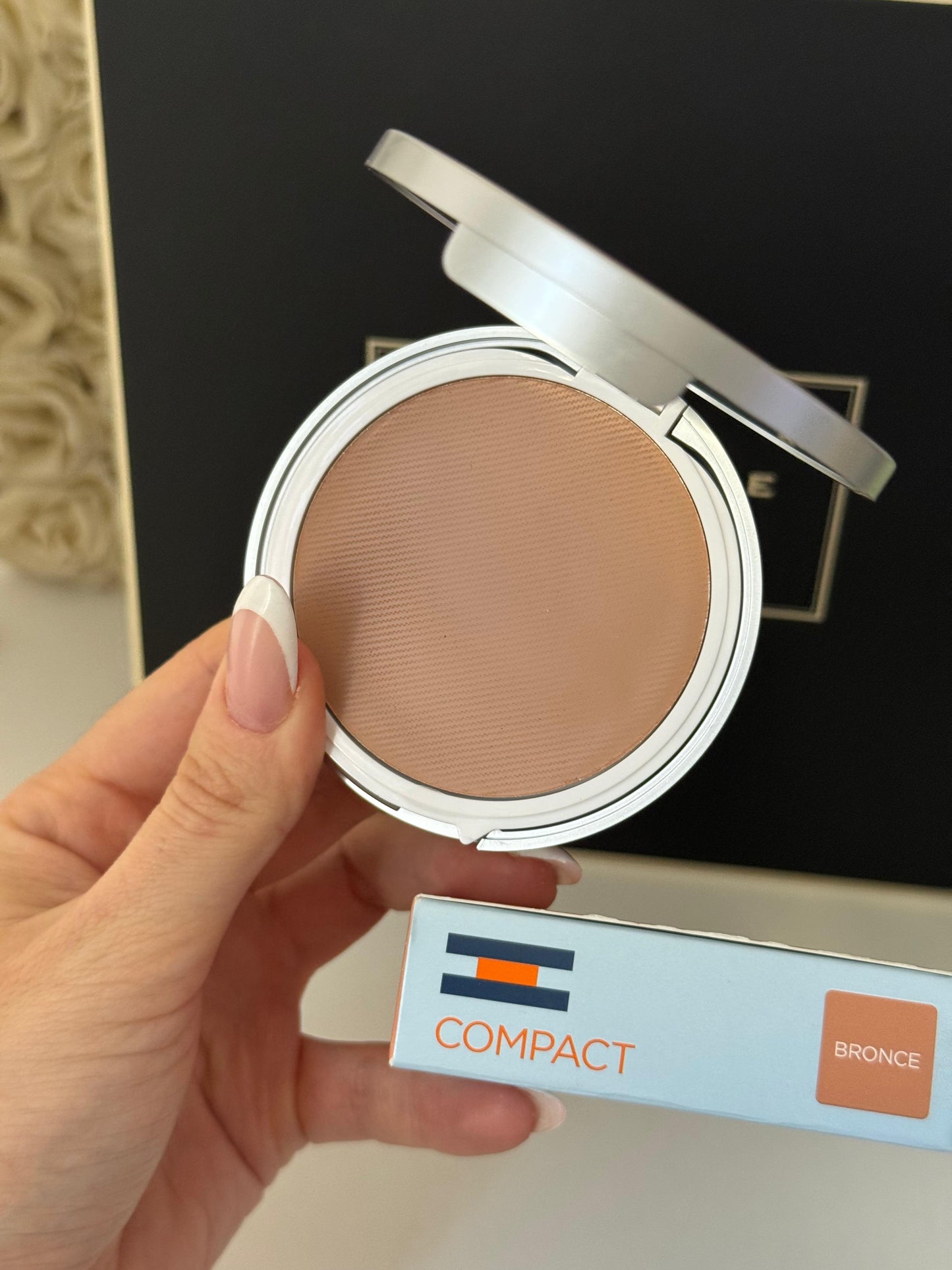 ISDIN Fotoprotector Compact Bronze Sunscreen SPF50+