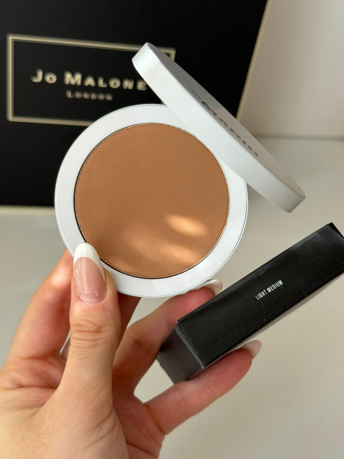 MAKEUP BY MARIO Softsculpt Powder Bronzer - Light Medium
