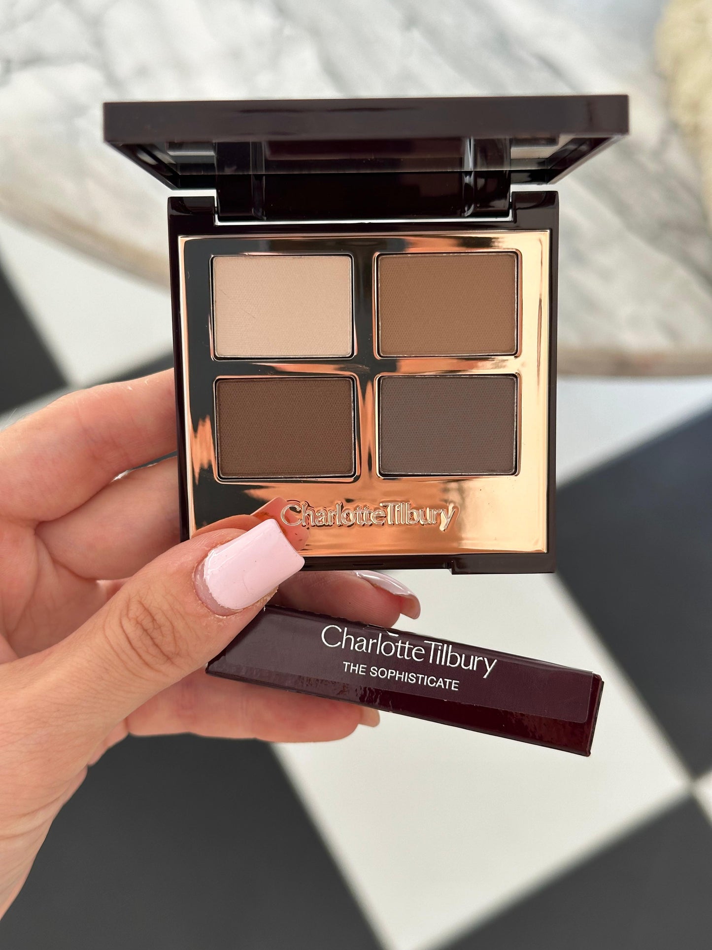 CHARLOTTE TILBURY Luxury Palette -
The Sophisticate