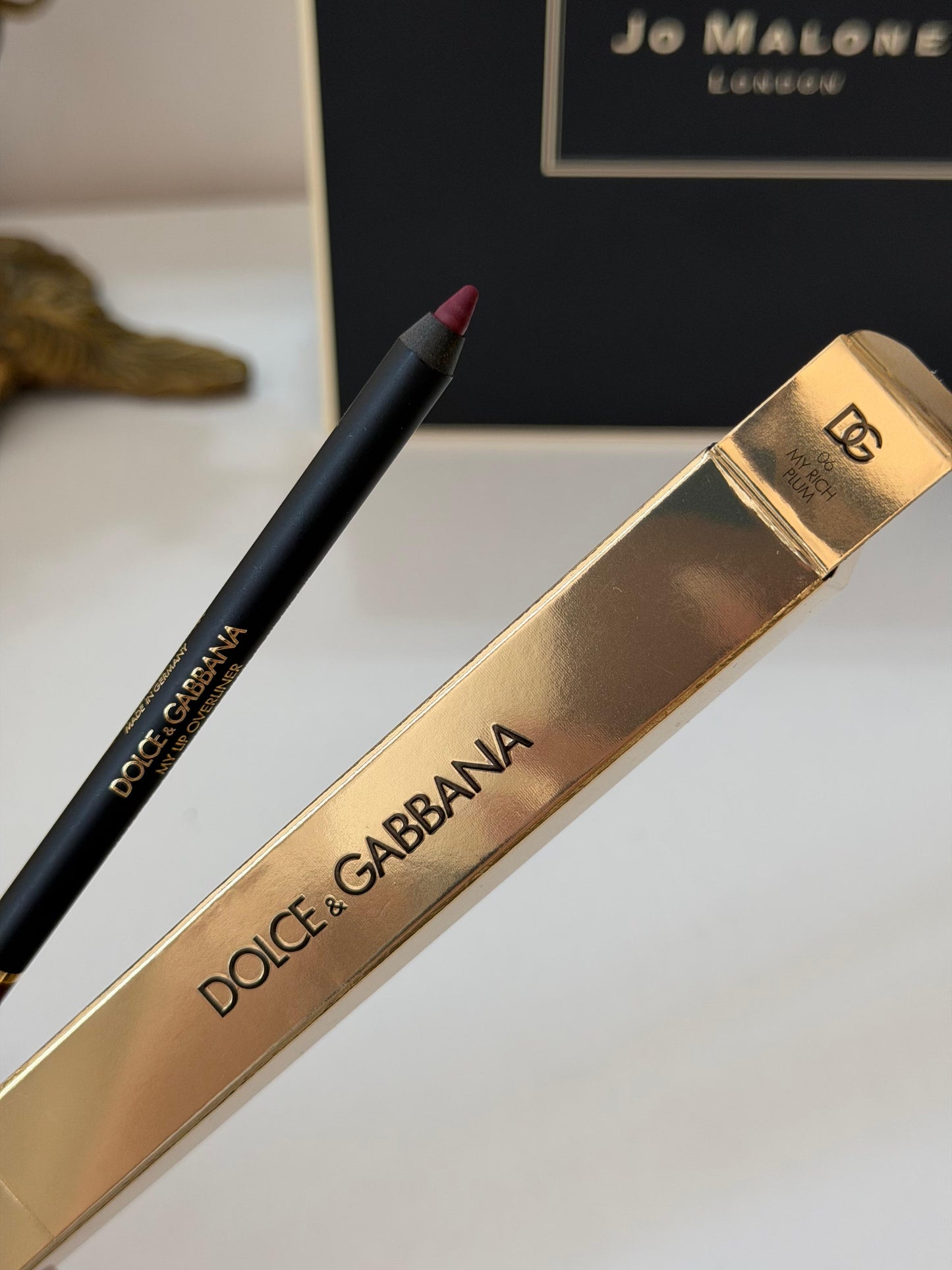 DOLCE&GABBANA My Lip Overliner
8H Lasting Easy Glide Sculpting Lip Pencil (06)