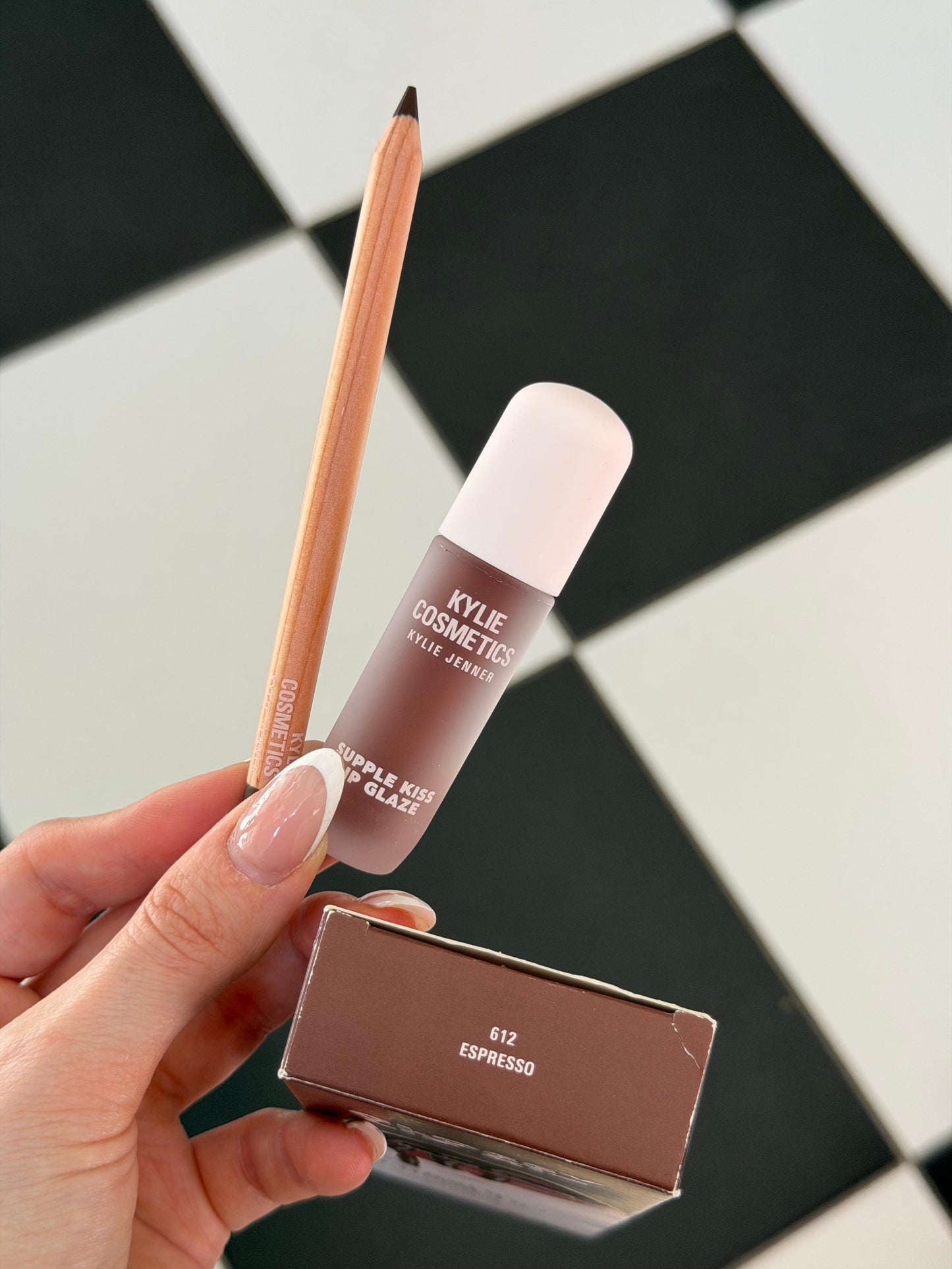 KYLIE COSMETICS Supple Kiss Lip Glaze & Precision Pout Lip Liner Duo Gift Set (612)
Glowy + Sculpted Lip Look