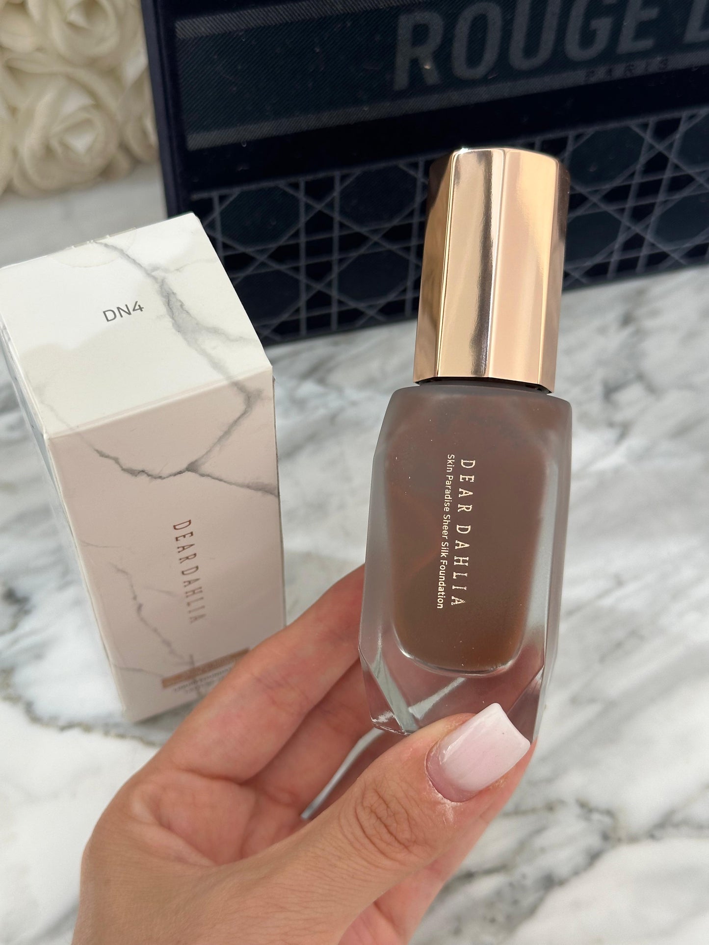 DEAR DAHLIA Skin Paradise Sheer Silk Liquid Foundation (DN4)