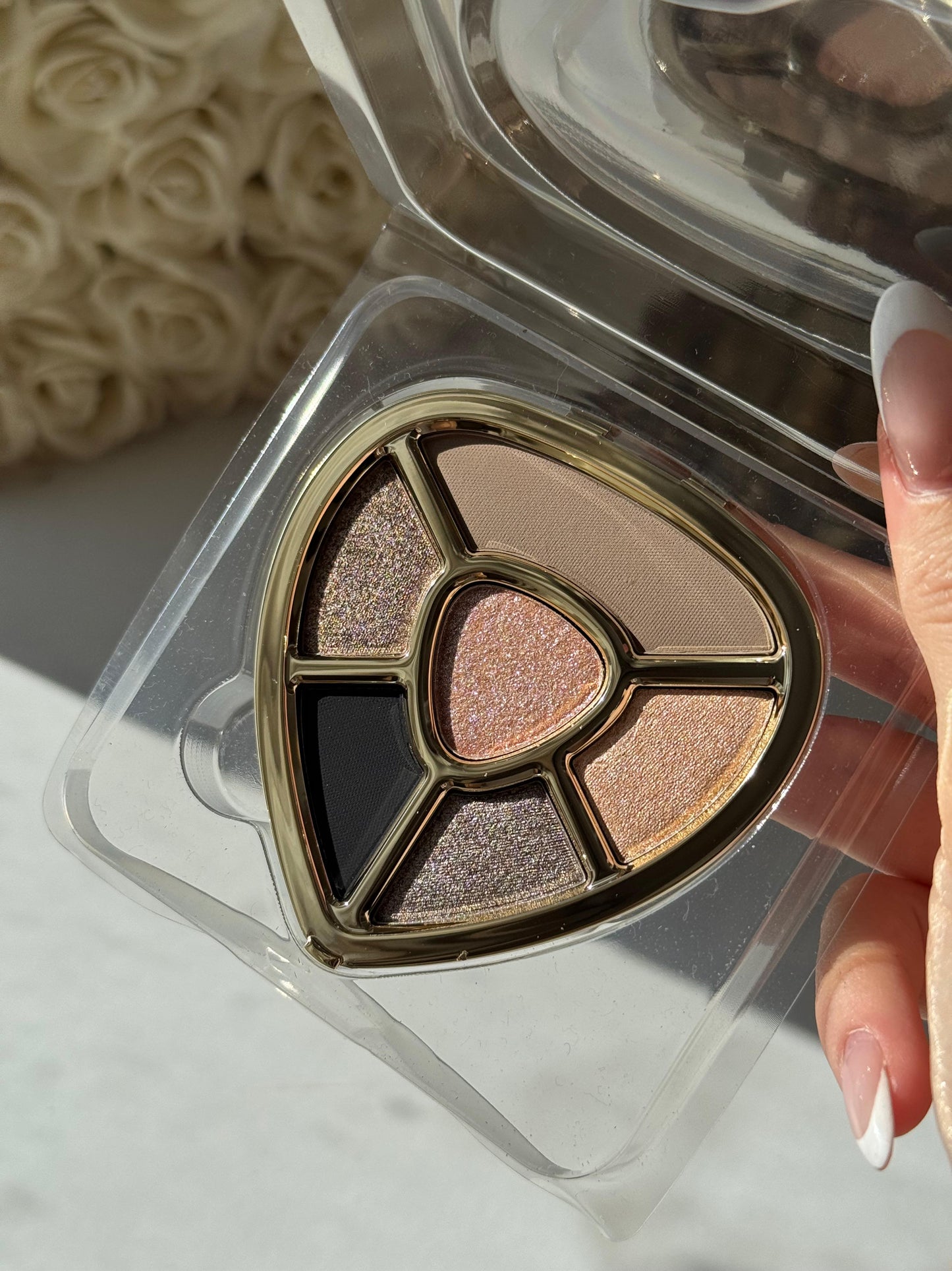 DOLCE&GABBANA Ever Icon Eye Palette (03)
10H Multi-Finish Day To Night Eyeshadows