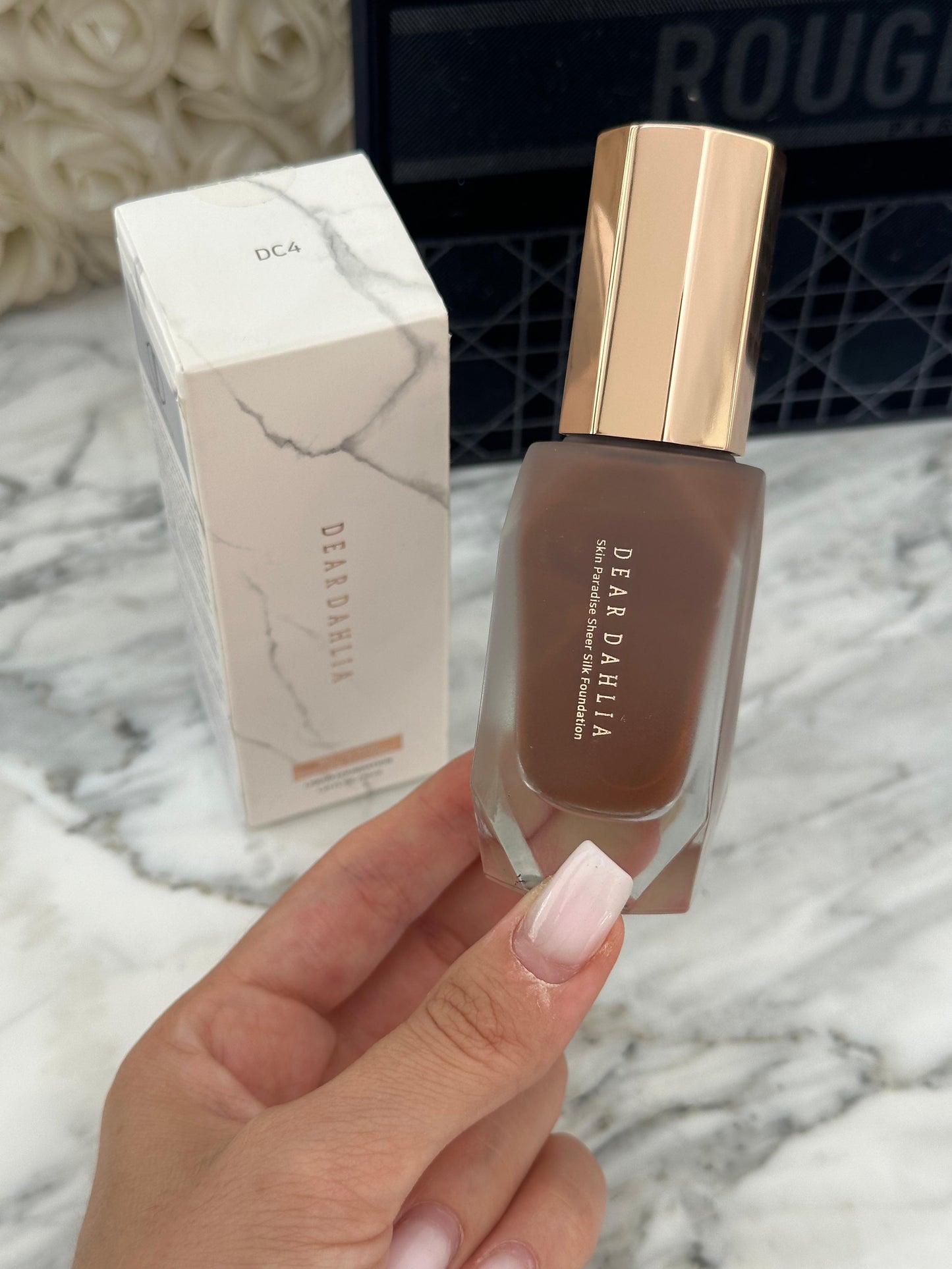 DEAR DAHLIA Skin Paradise Sheer Silk Liquid Foundation (DC4)