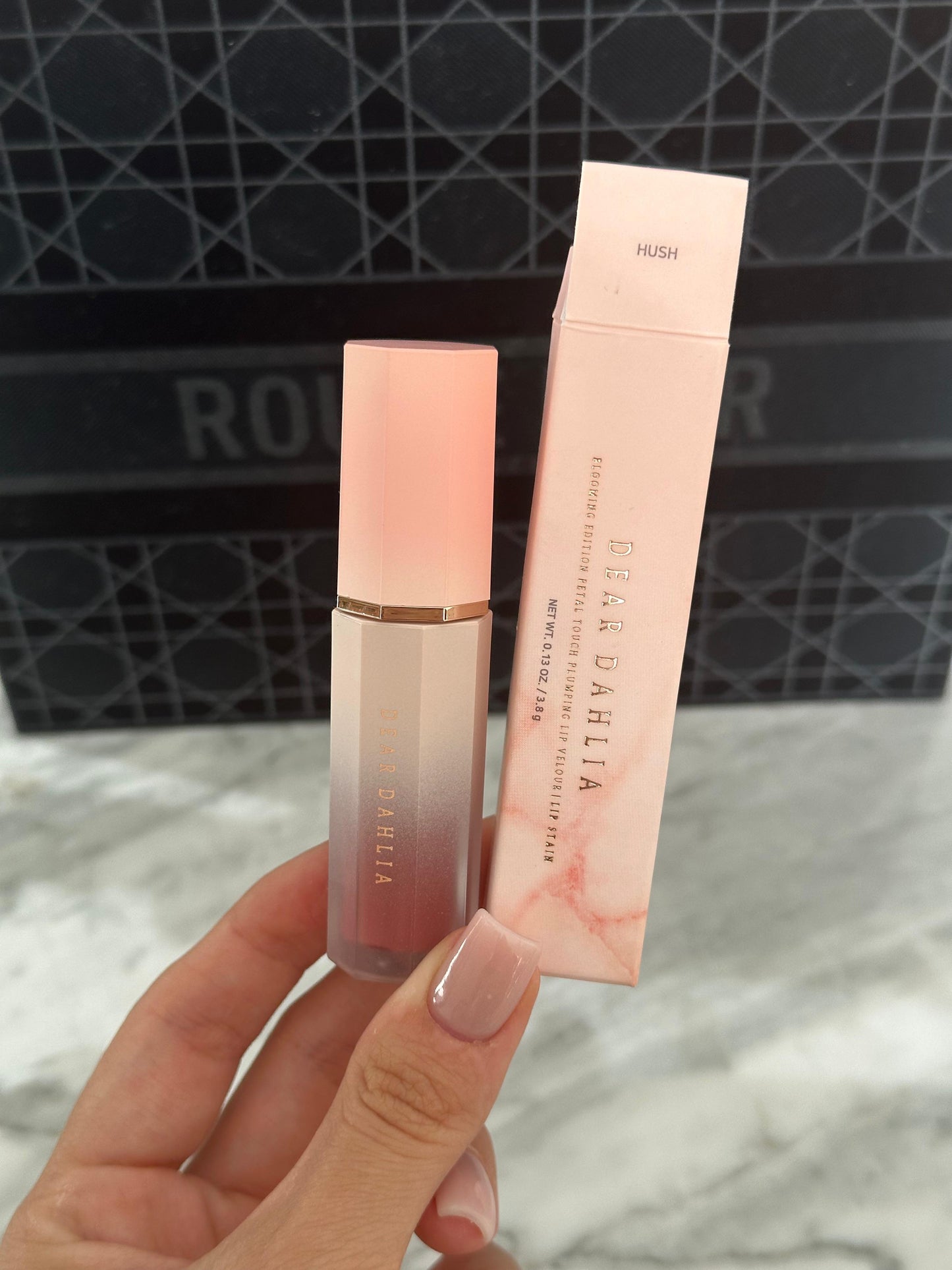 DEAR DAHLIA Blooming Edition - Hush
Petal Touch Plumping Lip Velour - Lip Stain