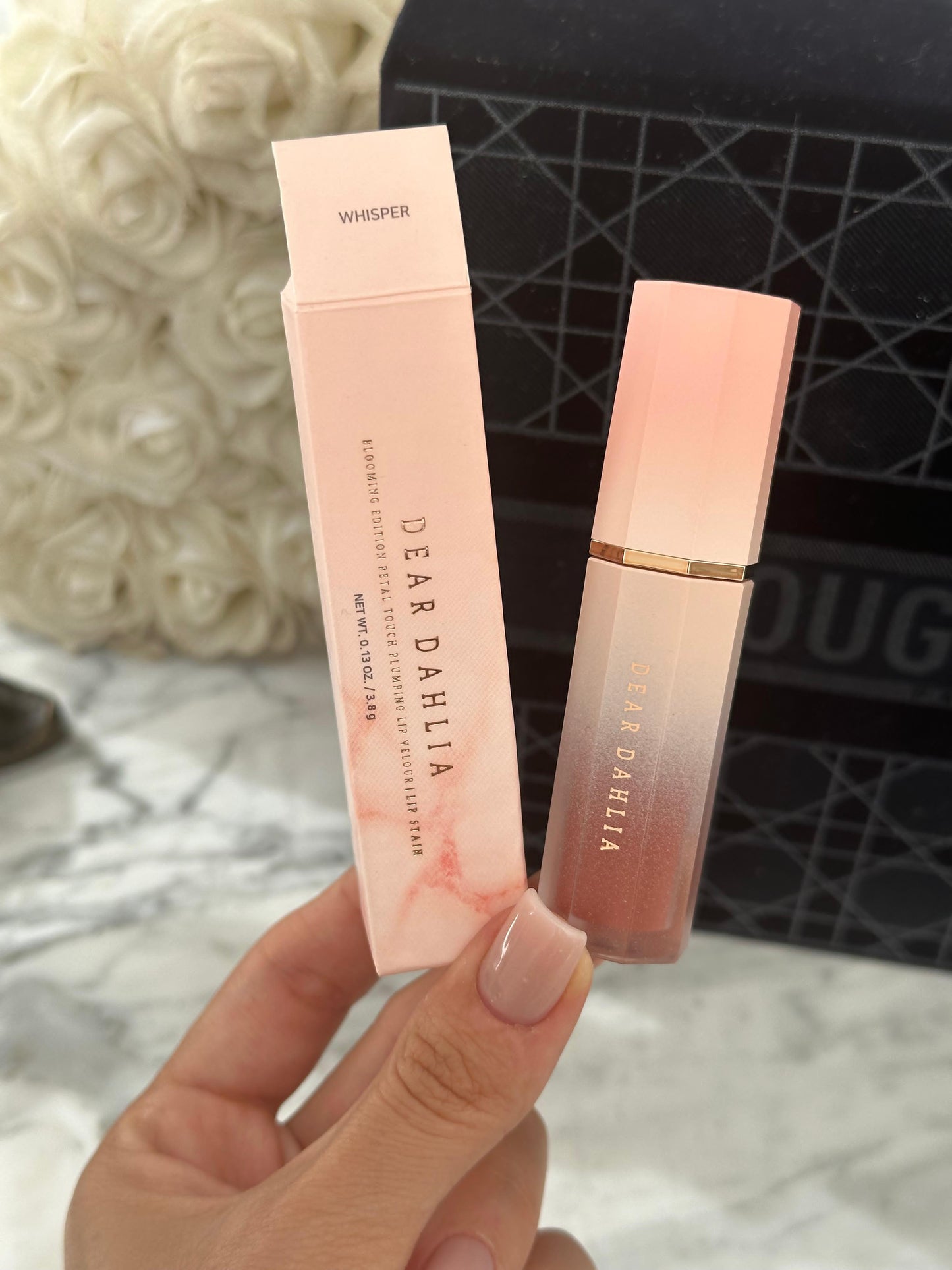 DEAR DAHLIA Blooming Edition - Whisper
Petal Touch Plumping Lip Velour - Lip Stain