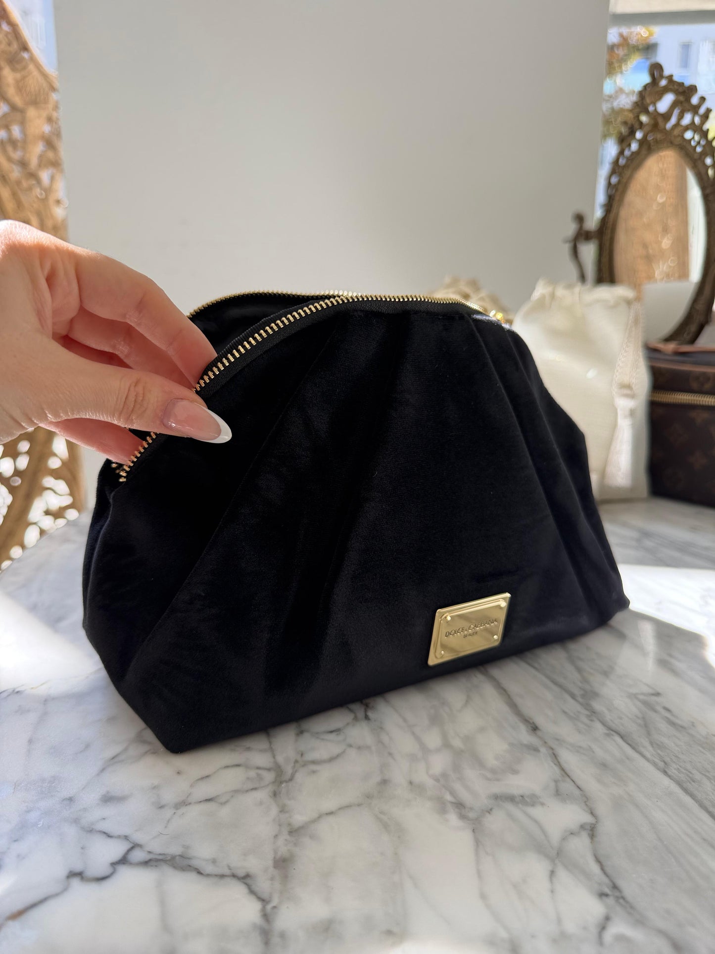 DOLCE&GABBANA
Luxury Black Velvet Beauty Pouch