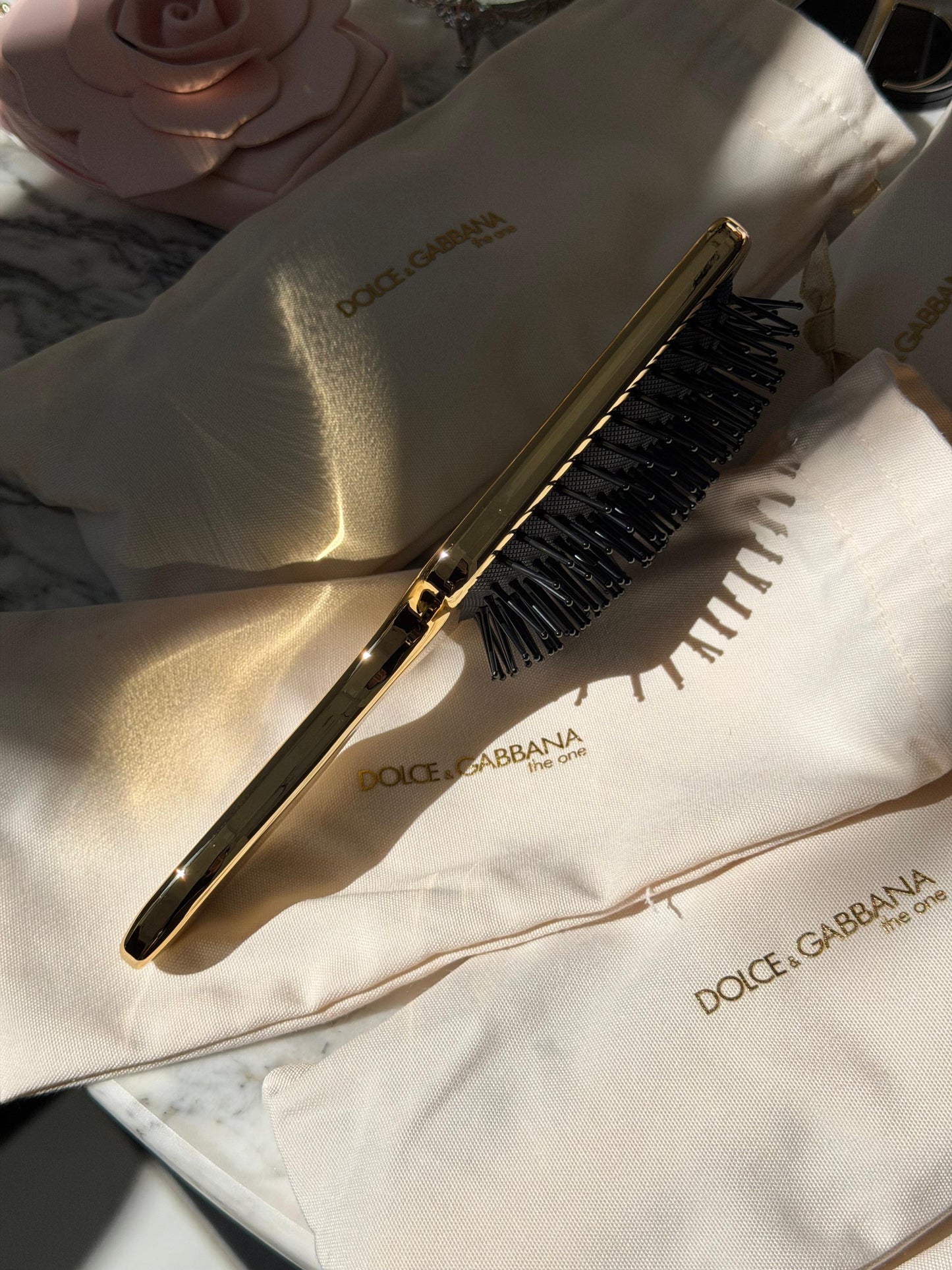 DOLCE&GABBANA The One Luxury Golden Hairbrush