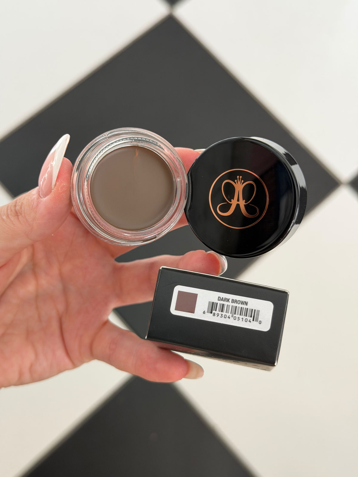 ANASTASIA BEVERLY HILLS Dipbrow Pomade - Dark Brown
Full-Pigment, Waterproof Eyebrow