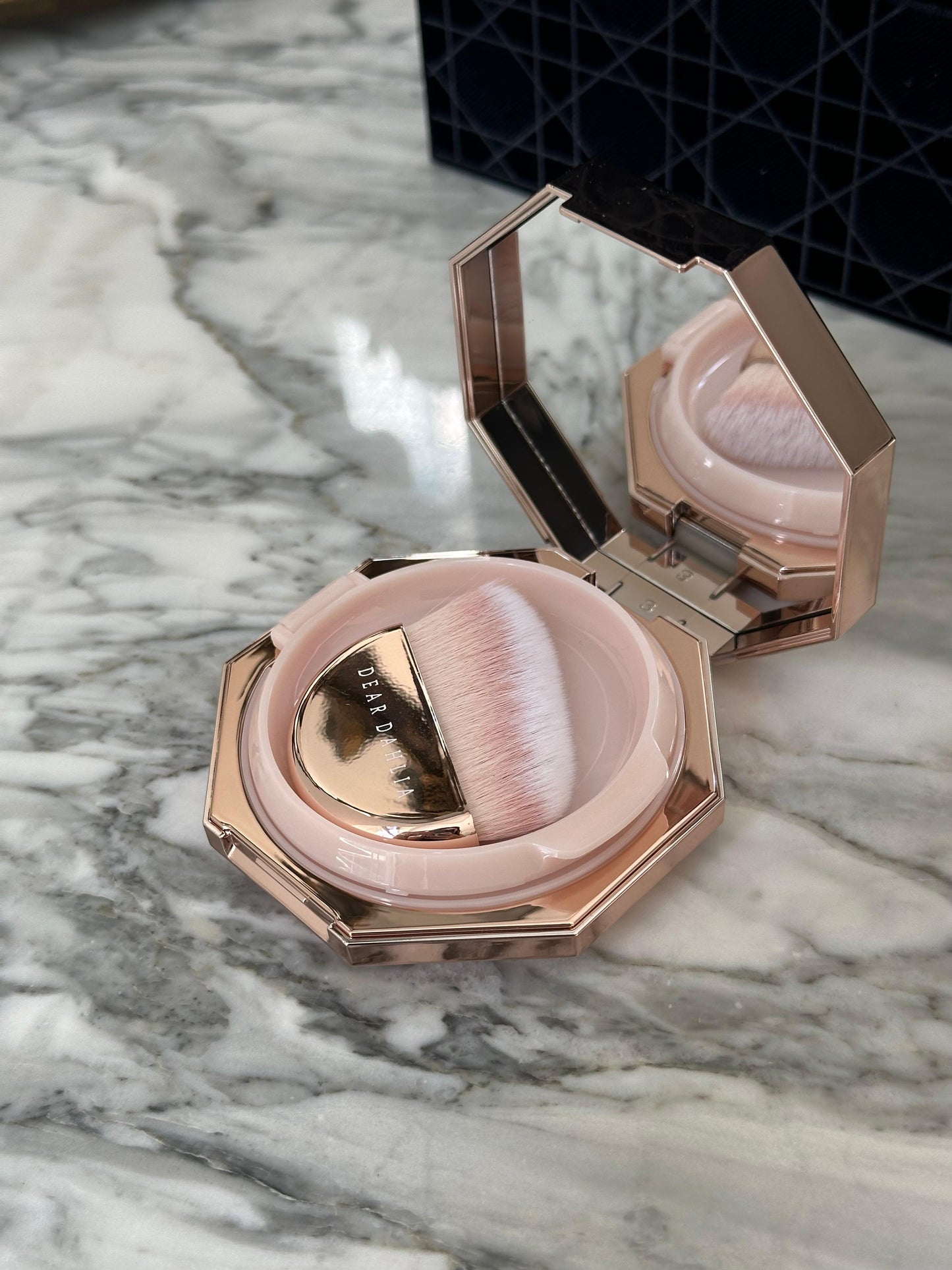 DEAR DAHLIA Blooming Edition
Endless Glow Illuminator - Highlighter