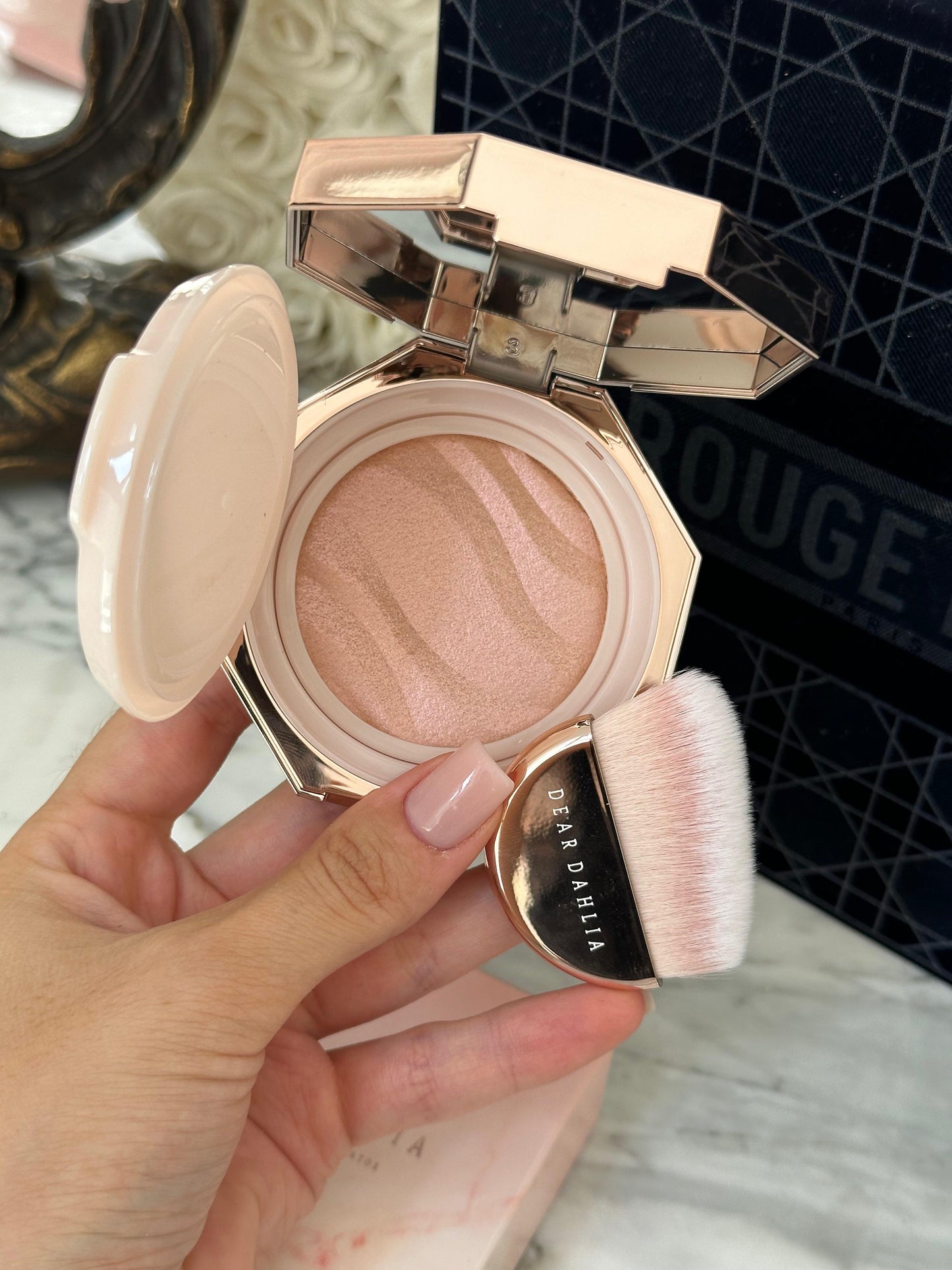 DEAR DAHLIA Blooming Edition
Endless Glow Illuminator - Highlighter