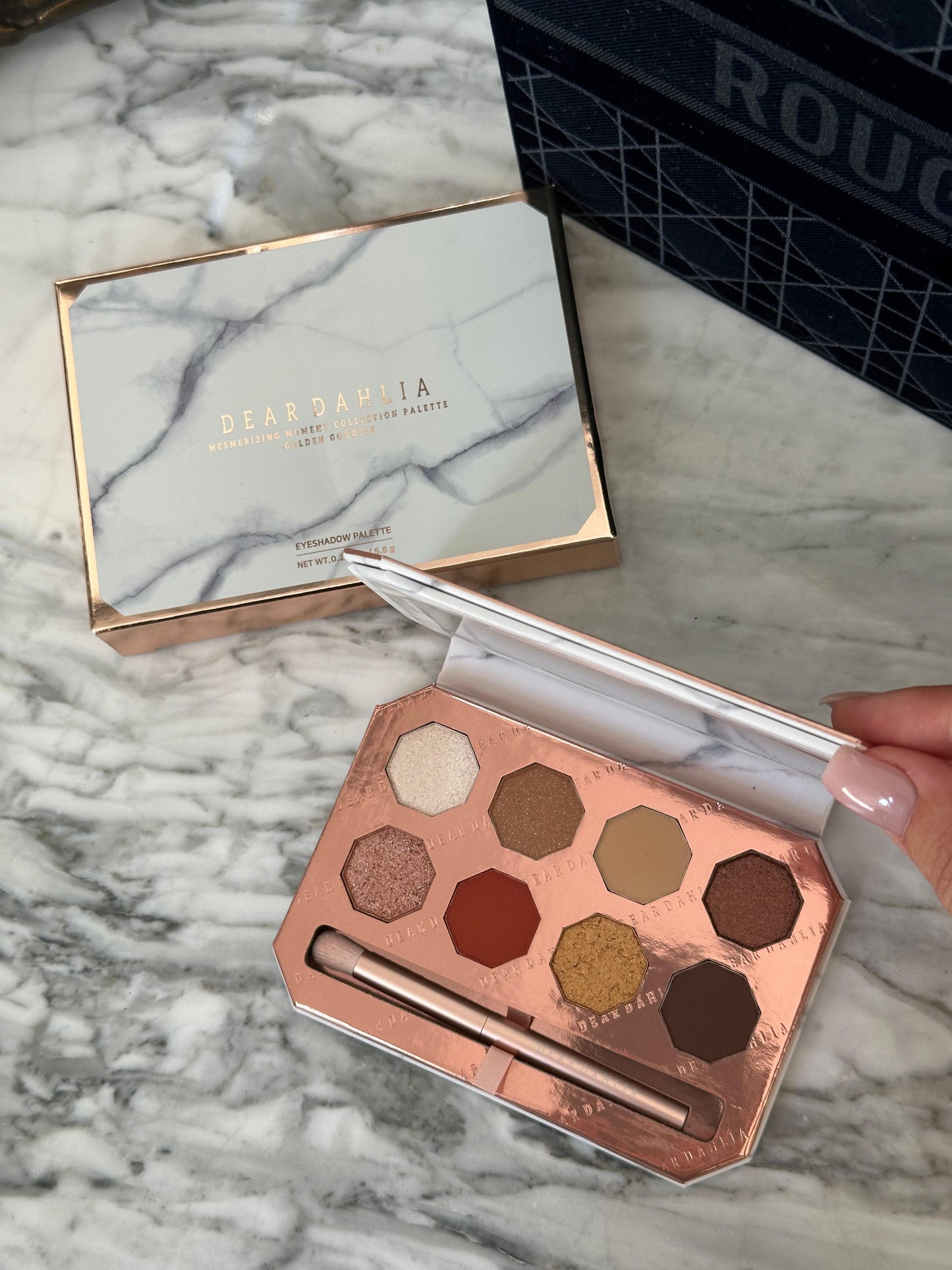 DEAR DAHLIA
Mesmerizing Moment Collection Eyeshadow Palette - Golden Goddess