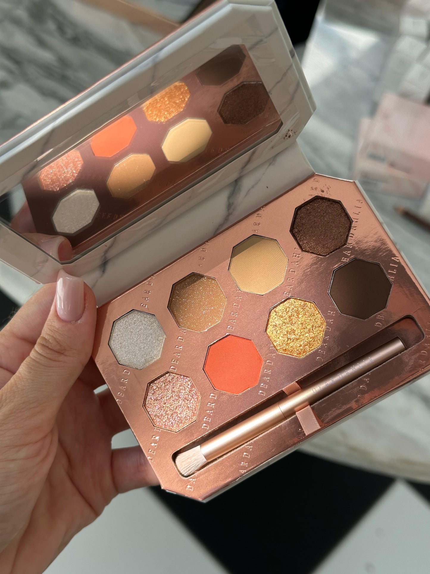 DEAR DAHLIA
Mesmerizing Moment Collection Eyeshadow Palette - Golden Goddess