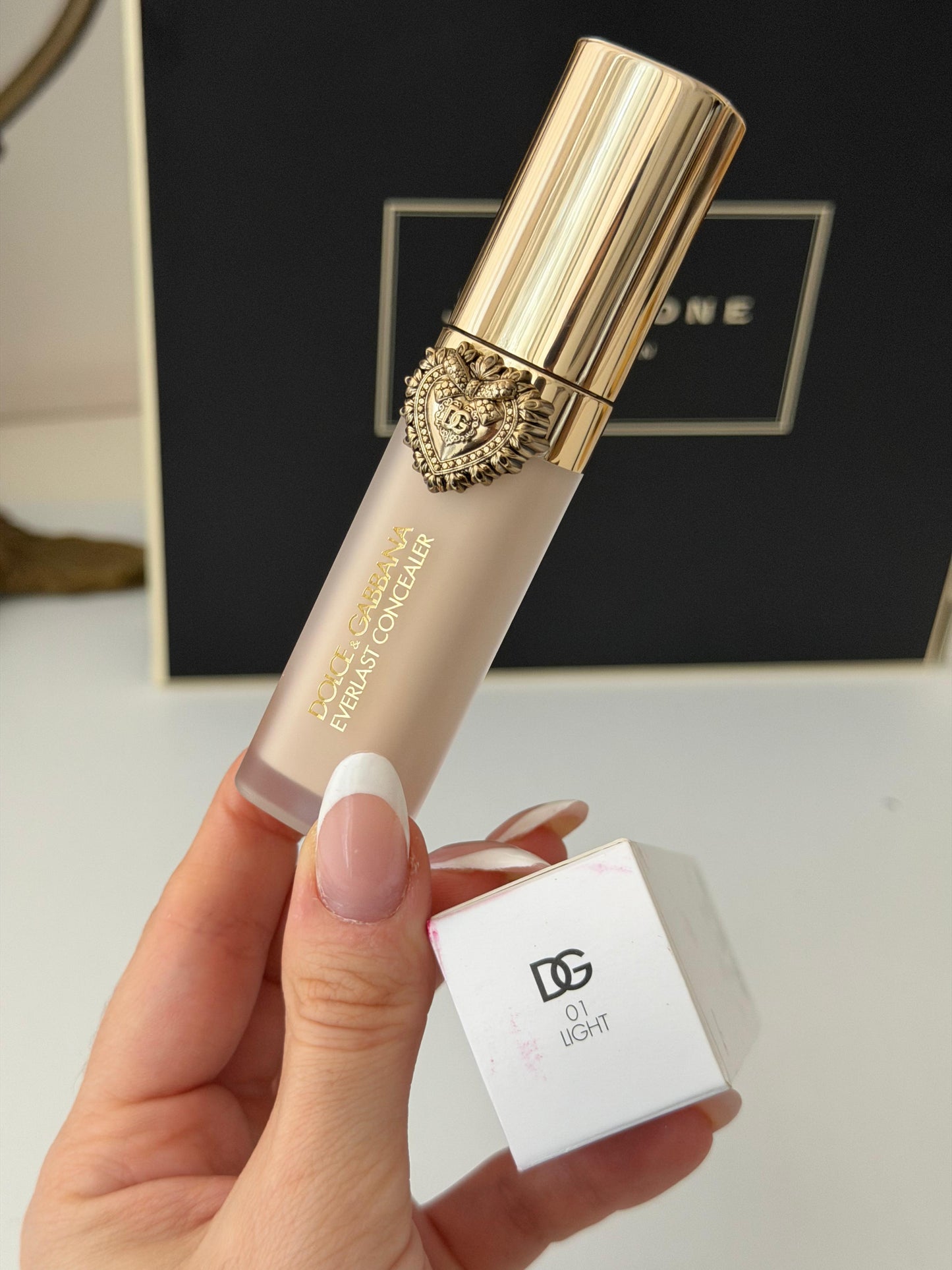 DOLCE&GABBANA Everlast Concealer
24H Wear Crease-Proof Hydrating (01)