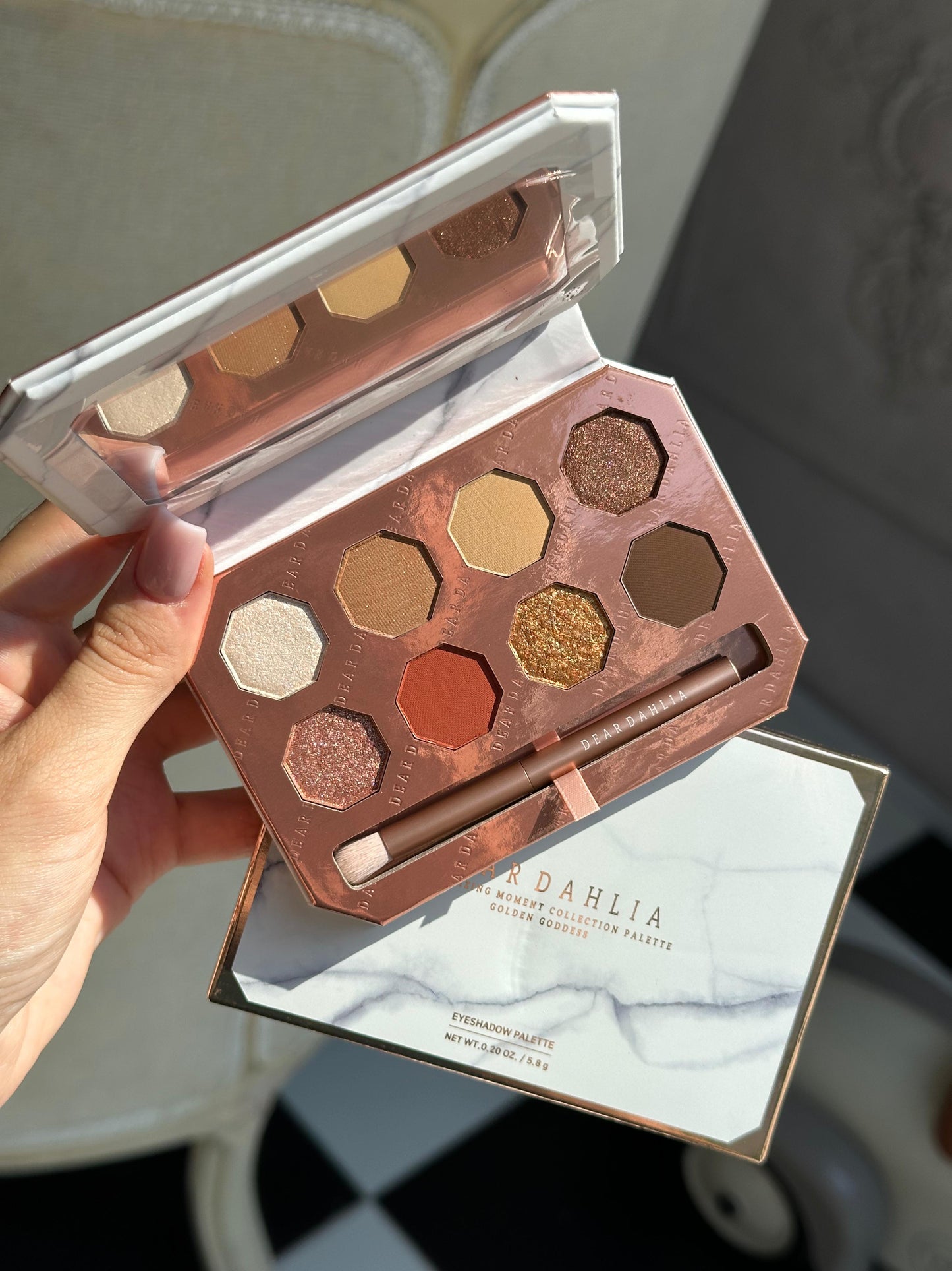 DEAR DAHLIA
Mesmerizing Moment Collection Eyeshadow Palette - Golden Goddess
