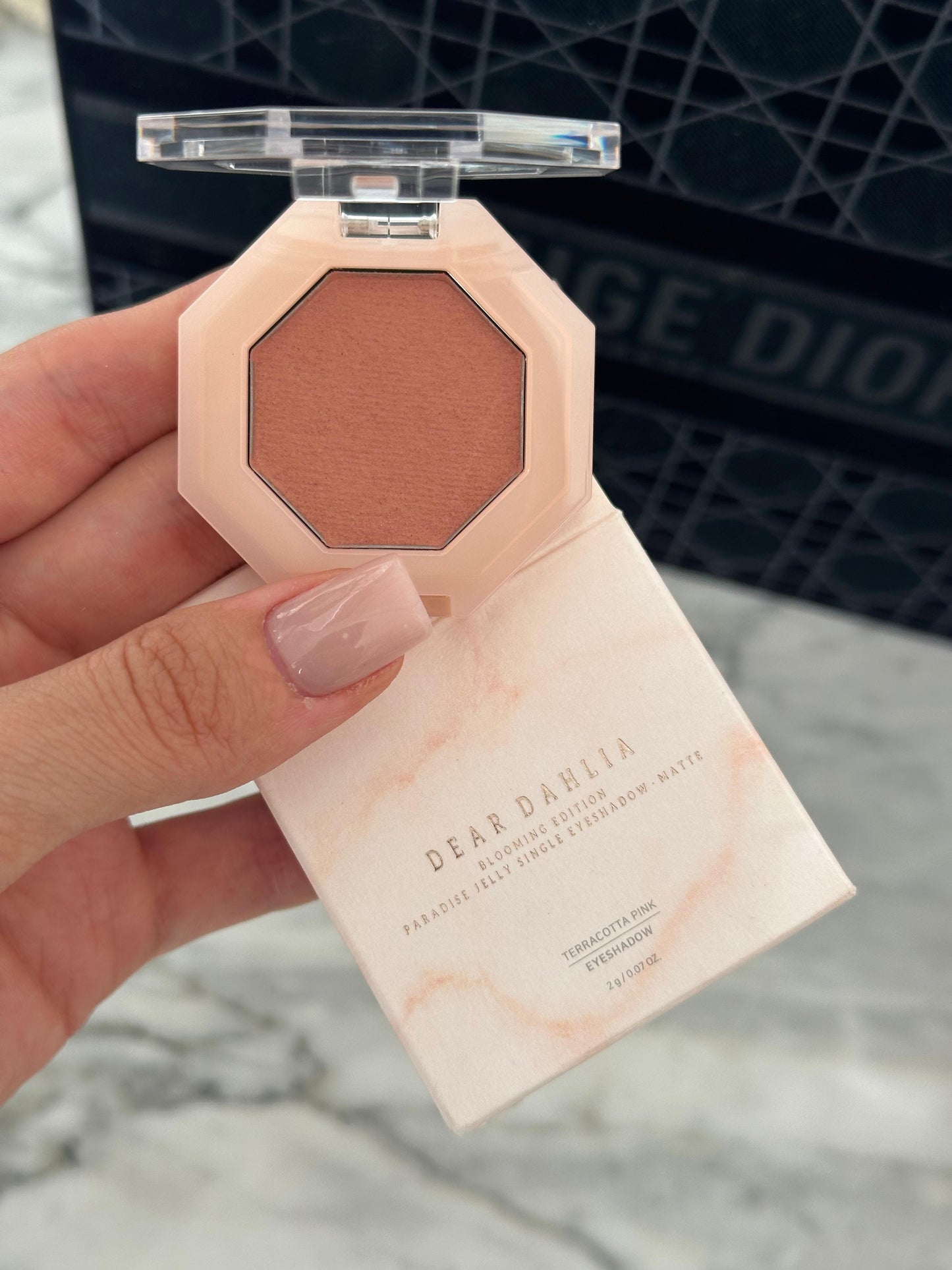 DEAR DAHLIA Blooming Edition - Terracota Pink
Pink Paradise Jelly Single Eyeshadow - Matte