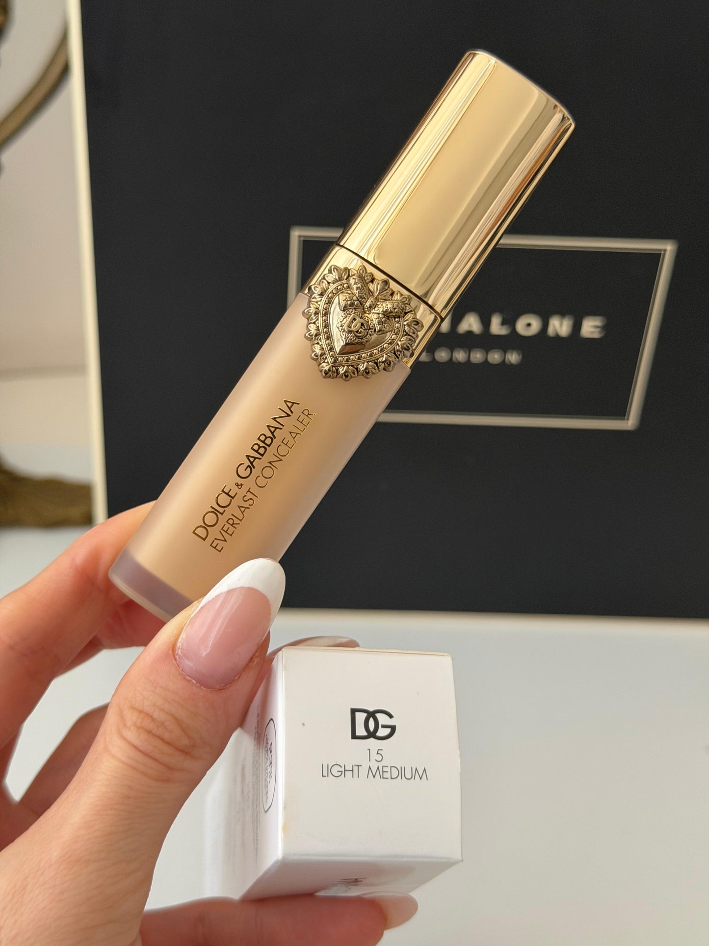 DOLCE&GABBANA Everlast Concealer
24H Wear Crease-Proof Hydrating (15)