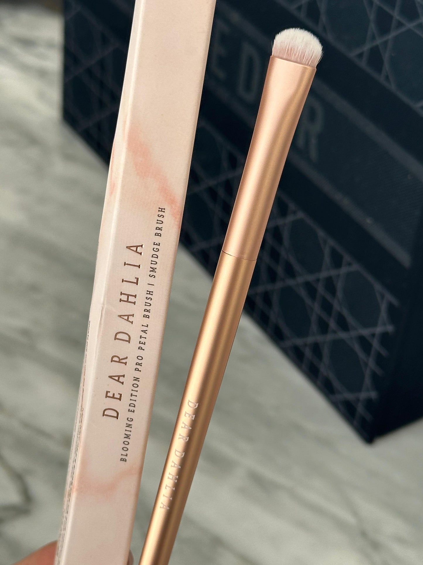 DEAR DAHLIA Pro Petal Brush - Smudge Brush