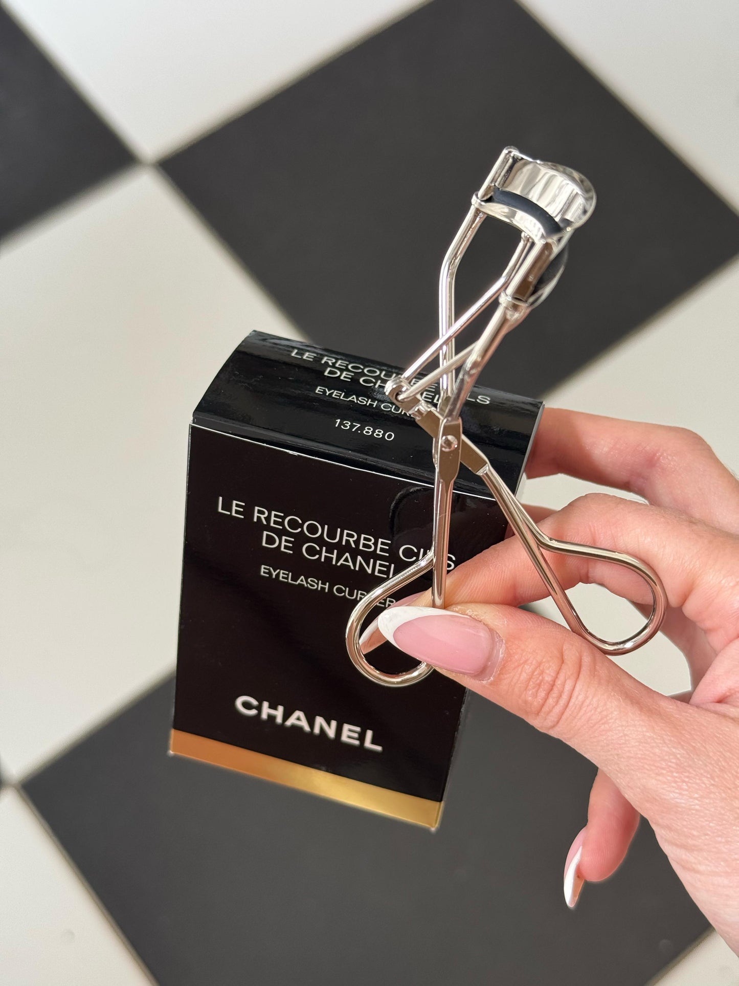 CHANEL Le Recourbe Cils De Chanel
Eyelash Curler