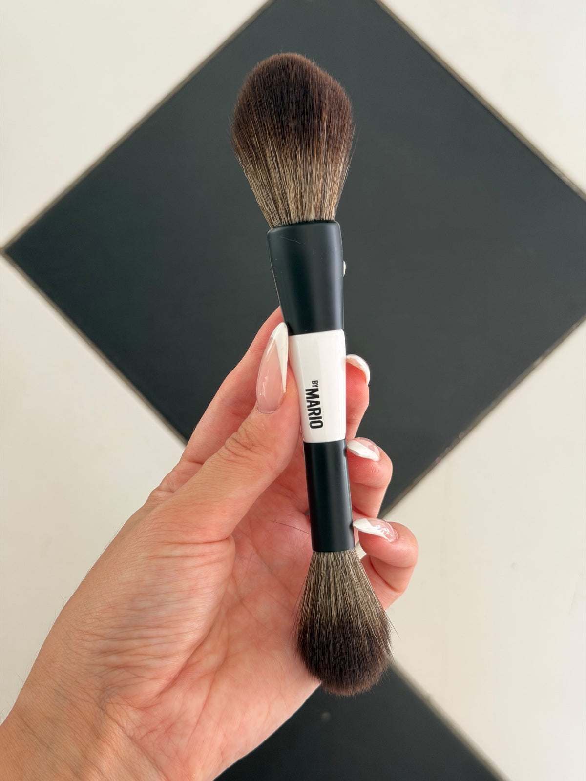 MAKEUP BY MARIO Cosmetic Brush Dual-Ended Powder Brush (F2)