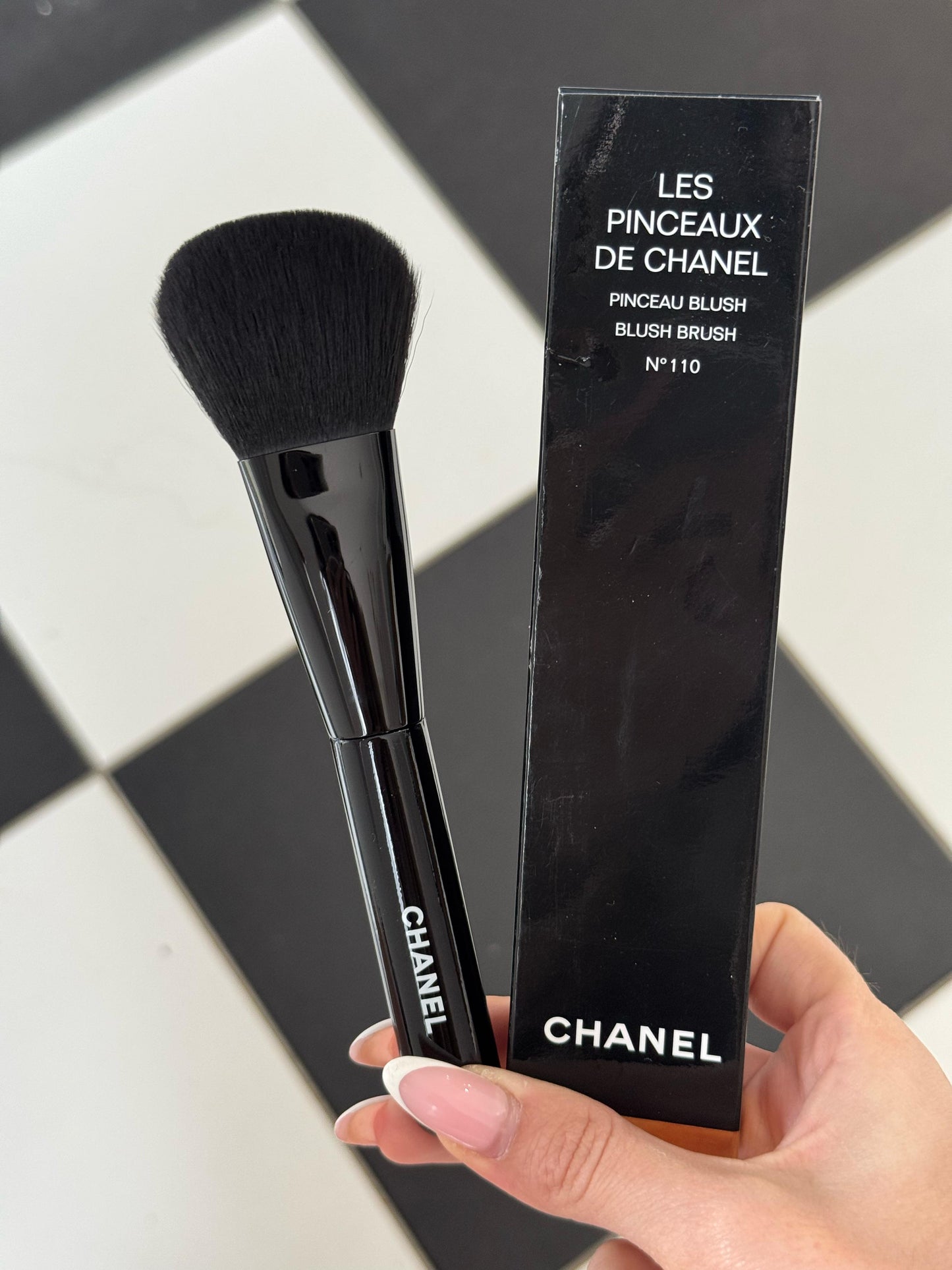 CHANEL Les Pinceaux De Chanel
Blush Brush N°110