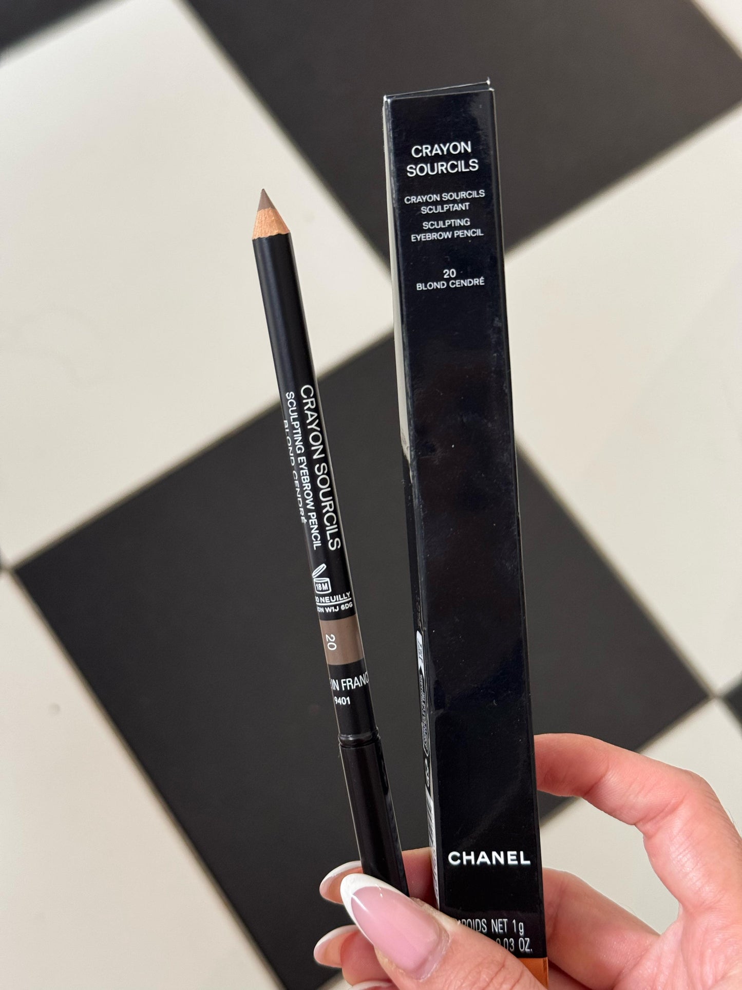 CHANEL Crayon Sourcils
Sculpting Eyebrow Pencil (20)