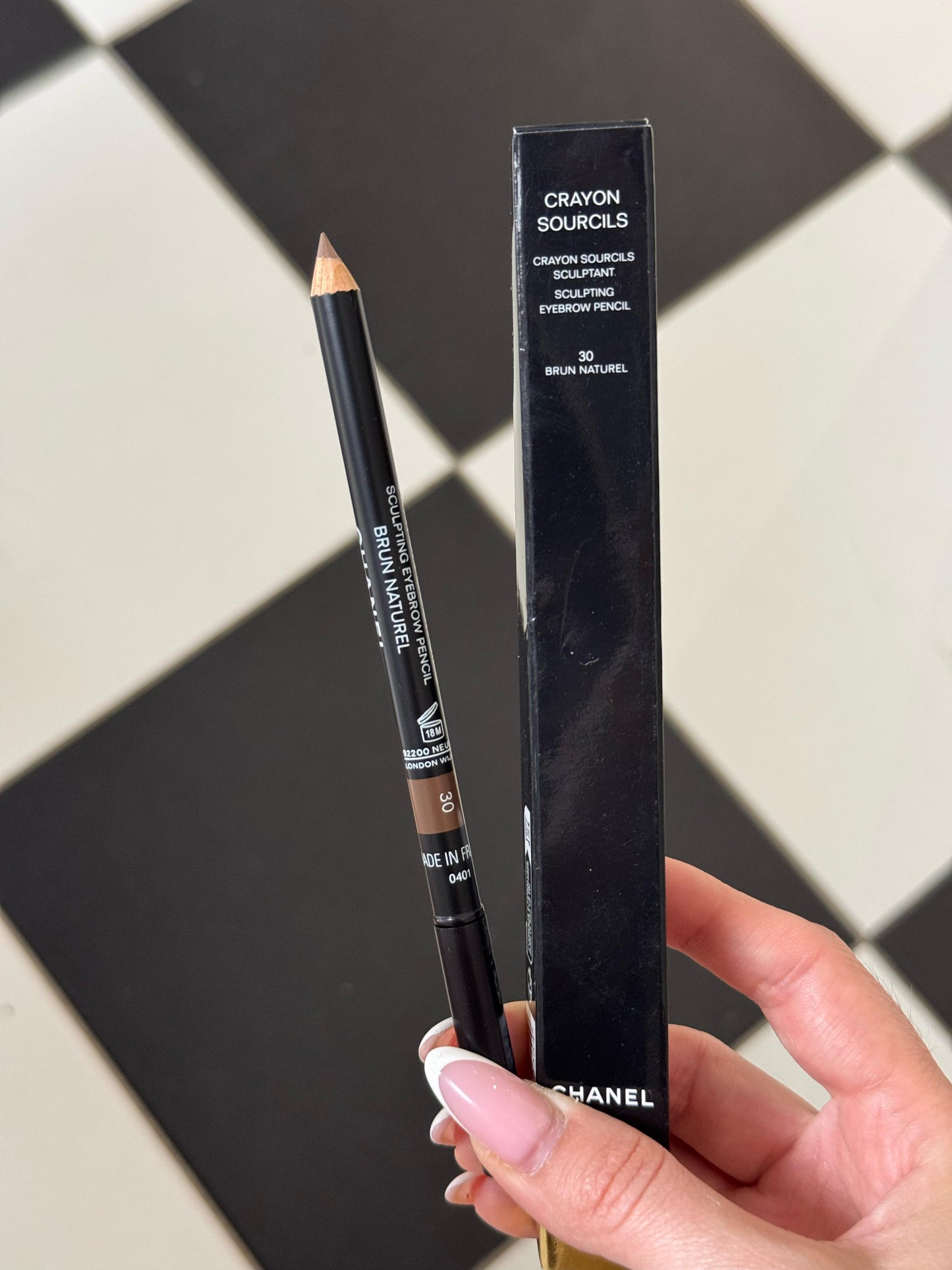 CHANEL Crayon Sourcils
Sculpting Eyebrow Pencil (30)