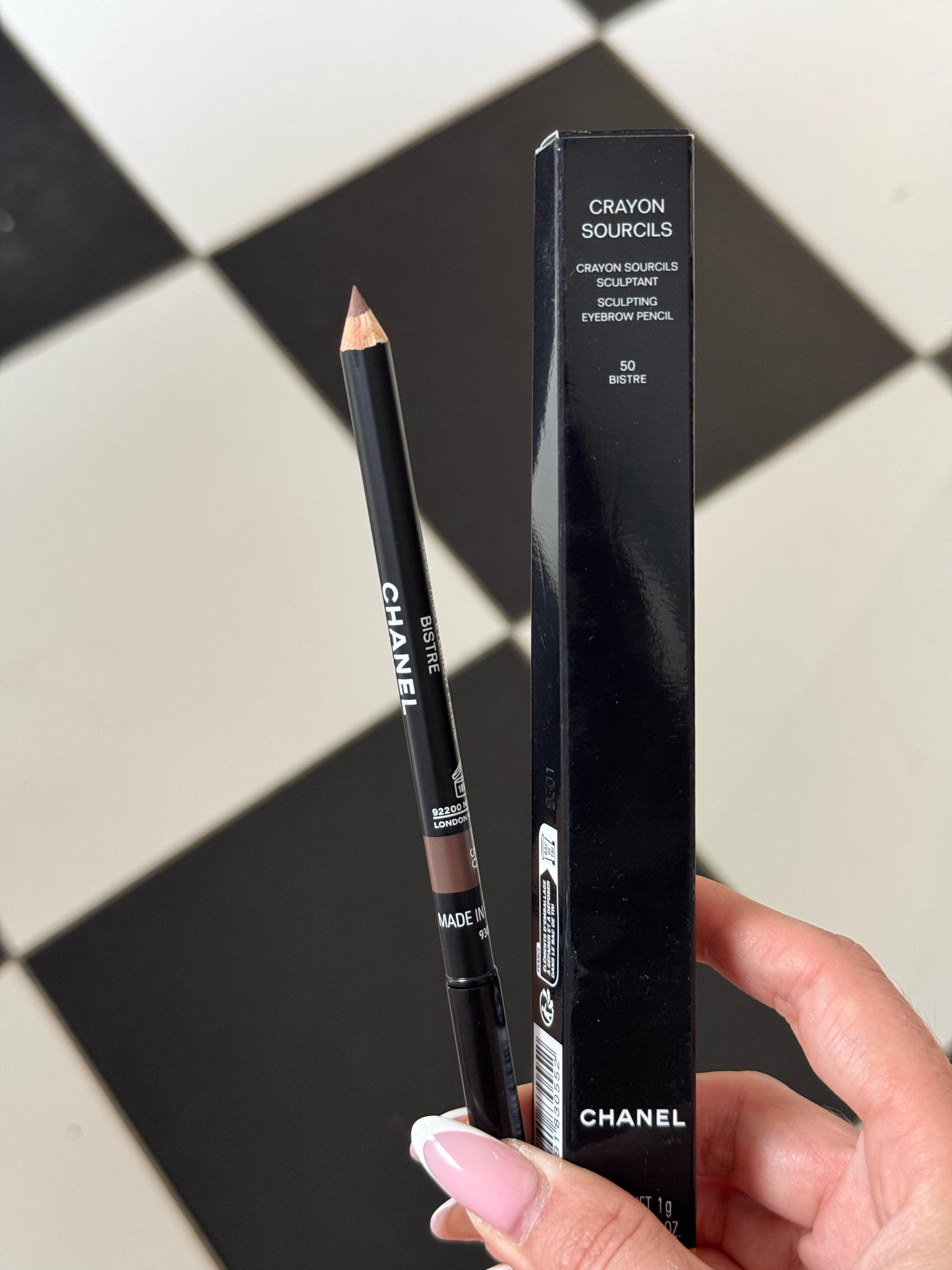 CHANEL Crayon Sourcils
Sculpting Eyebrow Pencil (50)