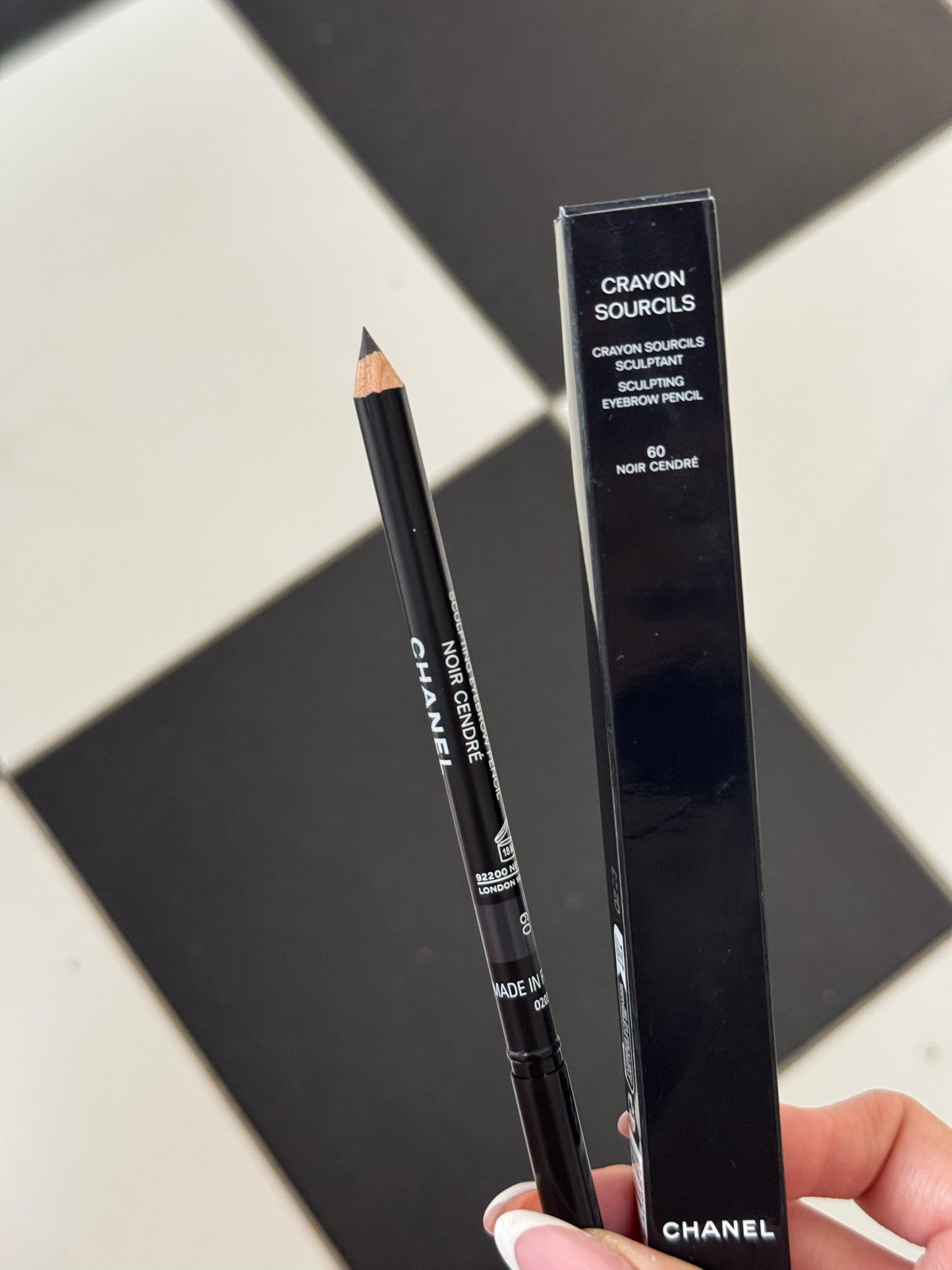 CHANEL Crayon Sourcils
Sculpting Eyebrow Pencil (60)