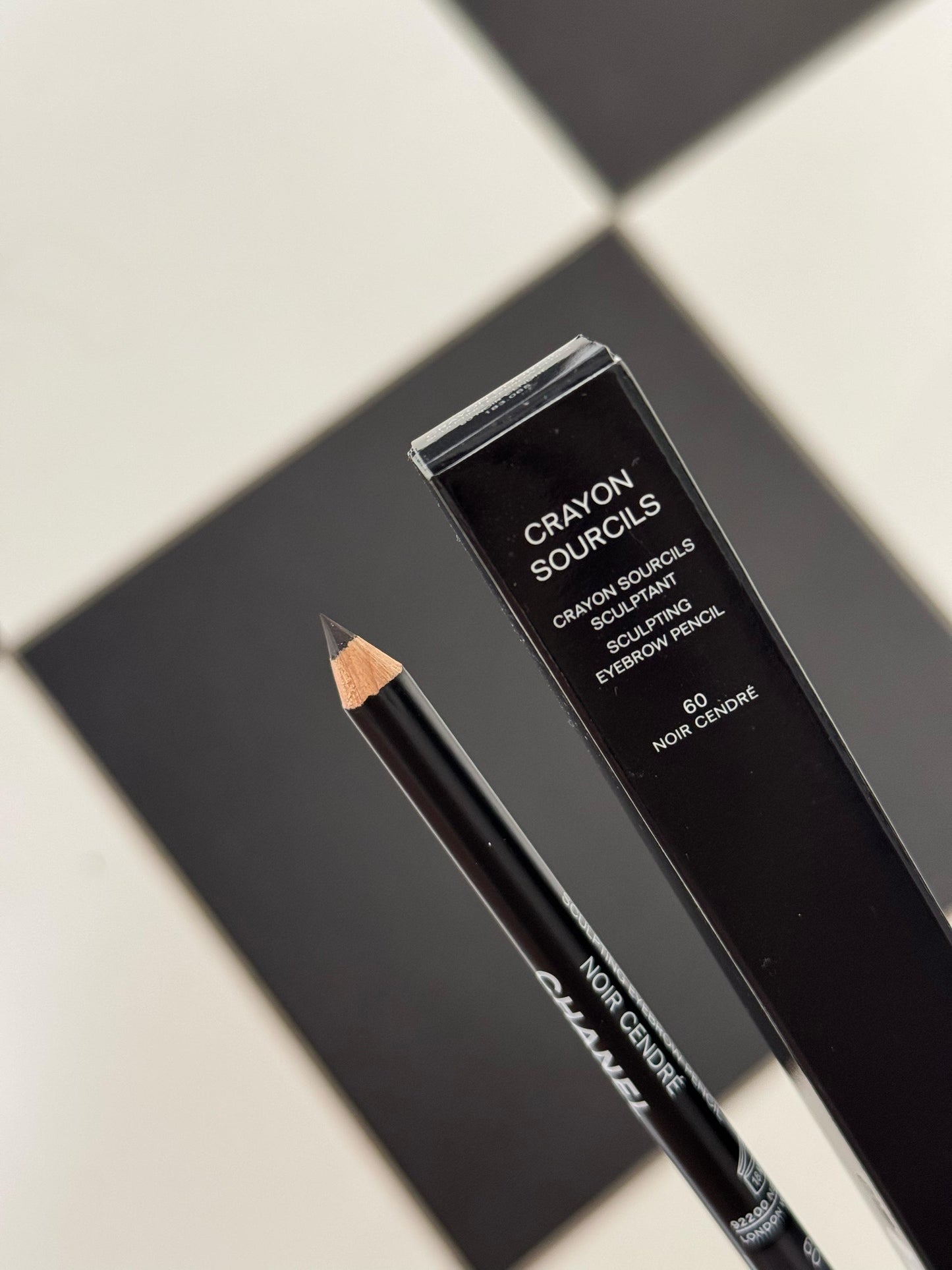CHANEL Crayon Sourcils
Sculpting Eyebrow Pencil (60)