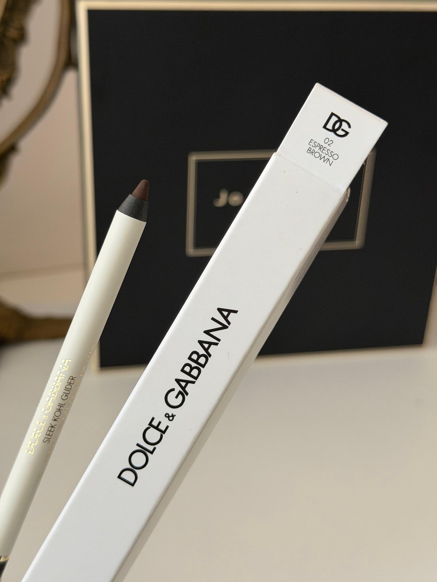 DOLCE&GABBANA Sleek Khol Glider
10H Lasting Intense Color Eye Pencil (02)