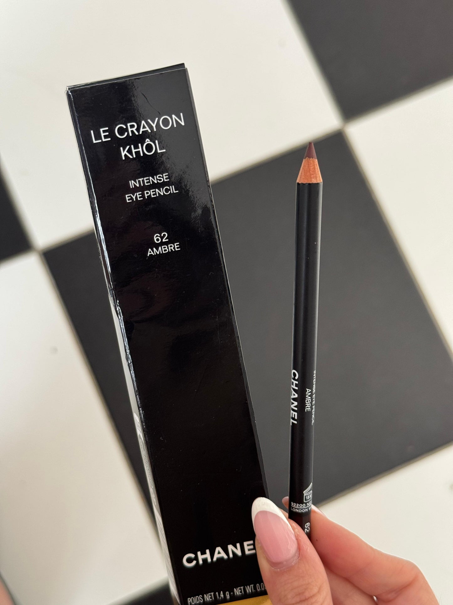 CHANEL Intense Eye Liner Pencil - Le Crayon Khôl Noir (62)