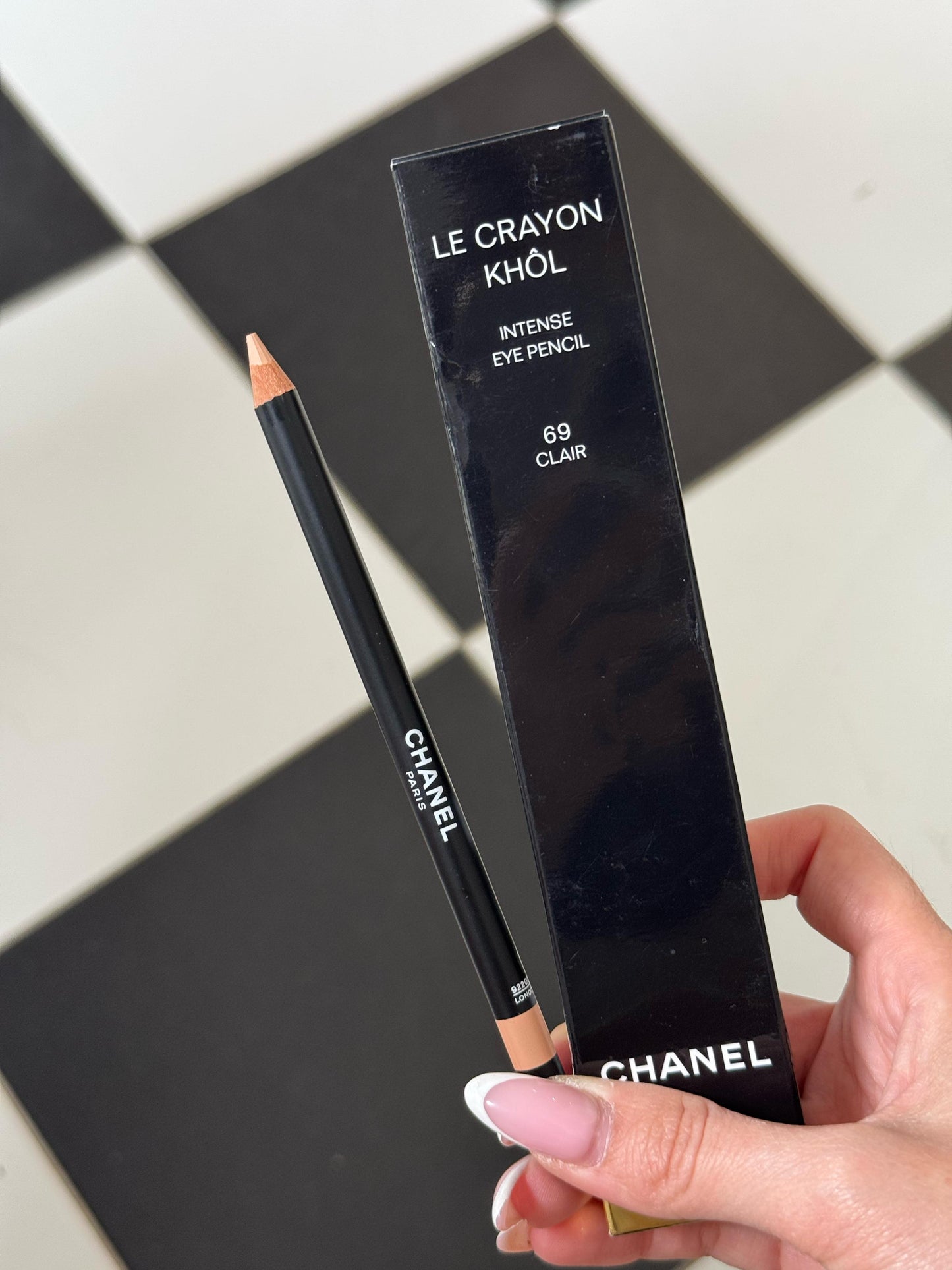 CHANEL Intense Eye Liner Pencil - Le Crayon Khôl Noir (69)