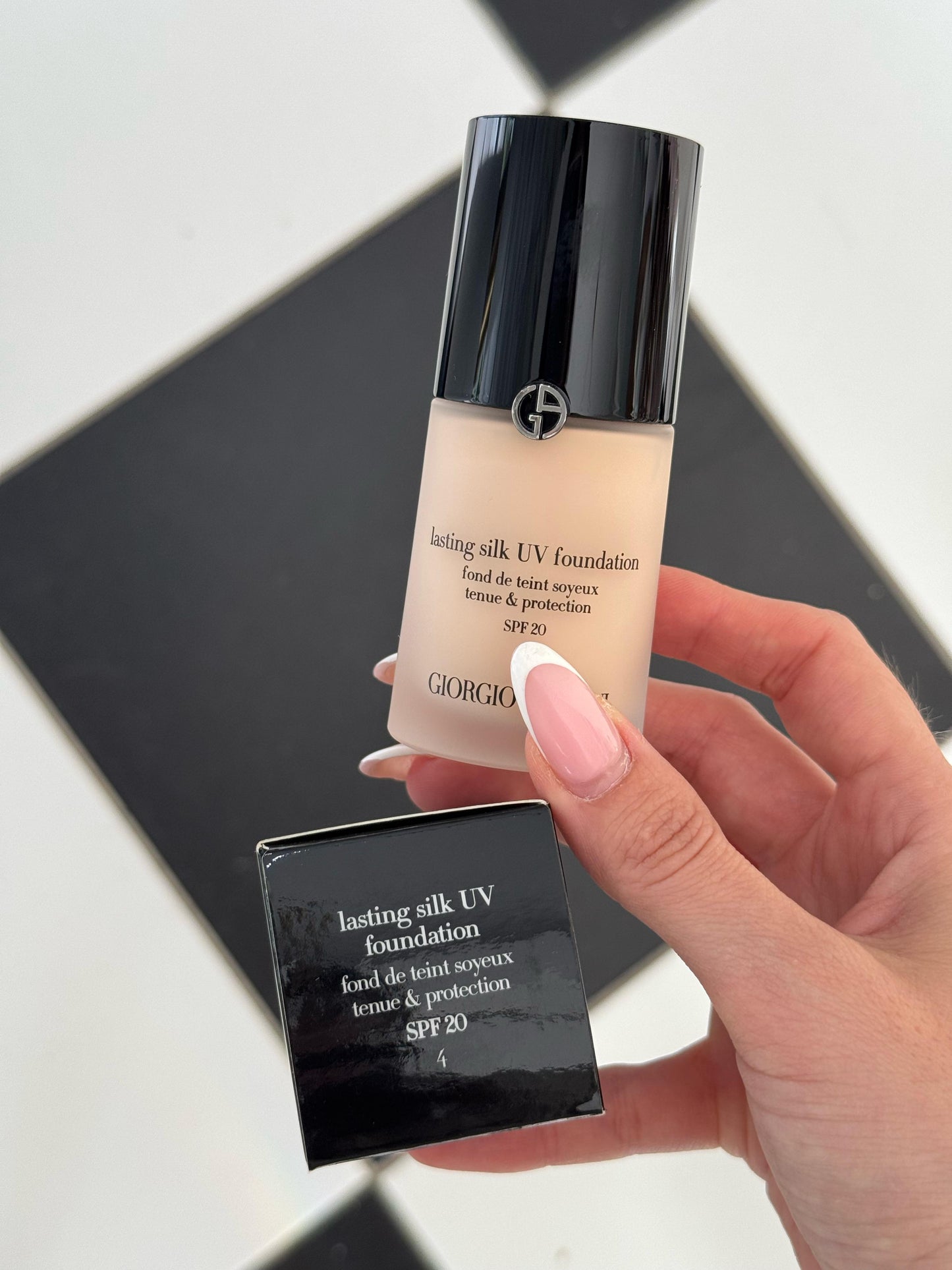 ARMANI Lasting Silk UV Foundation SPF20
Long-lasting Mat Effect Resistant to All Conditions