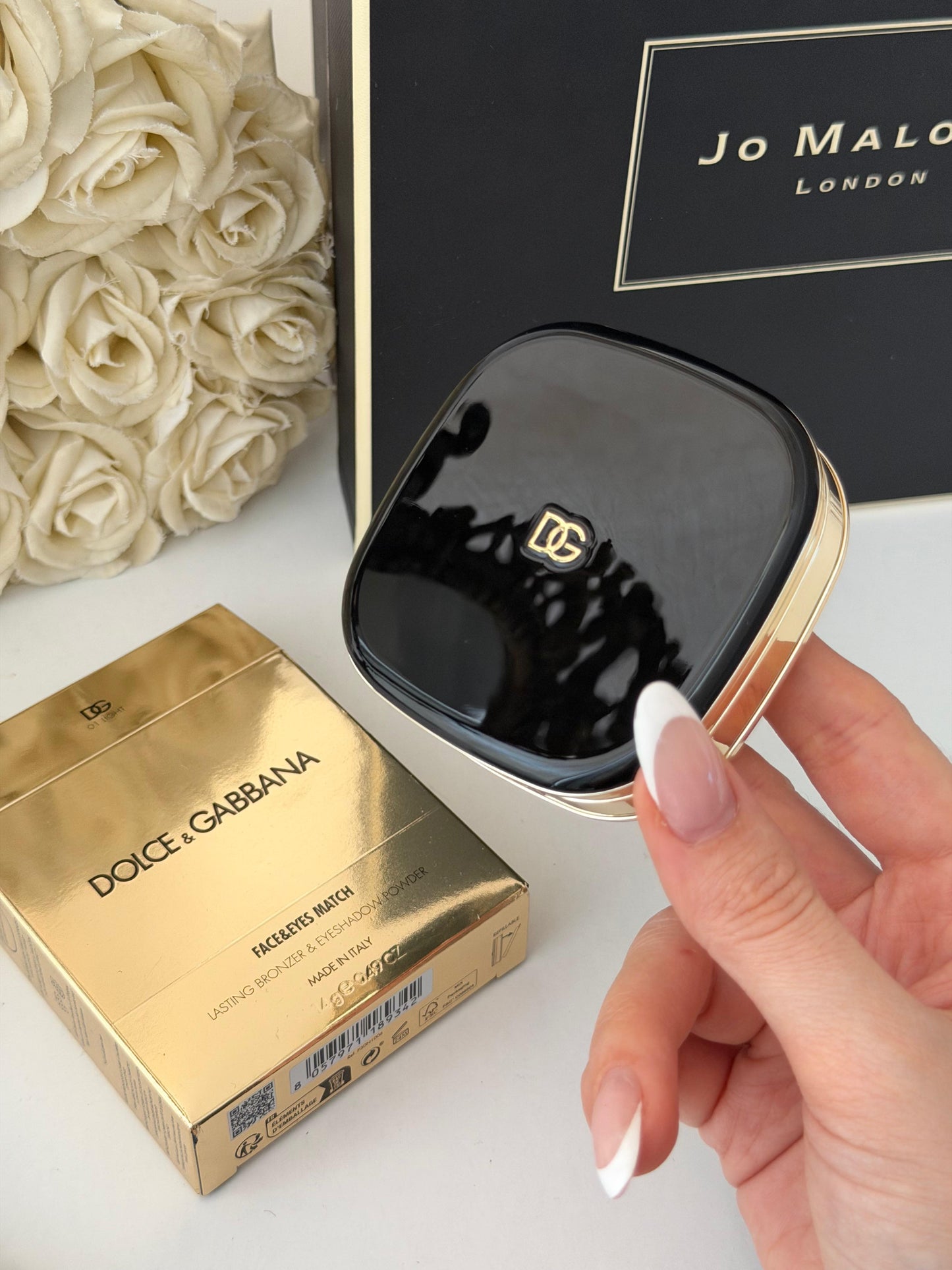 DOLCE&GABBANA Face&Eyes Match
Lasting Bronzer & Eyeshadow Powder (01)