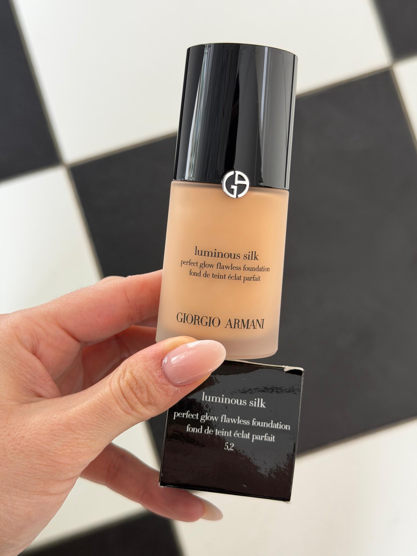 ARMANI Luminous Silk - Perfect Glow Flawless Foundation