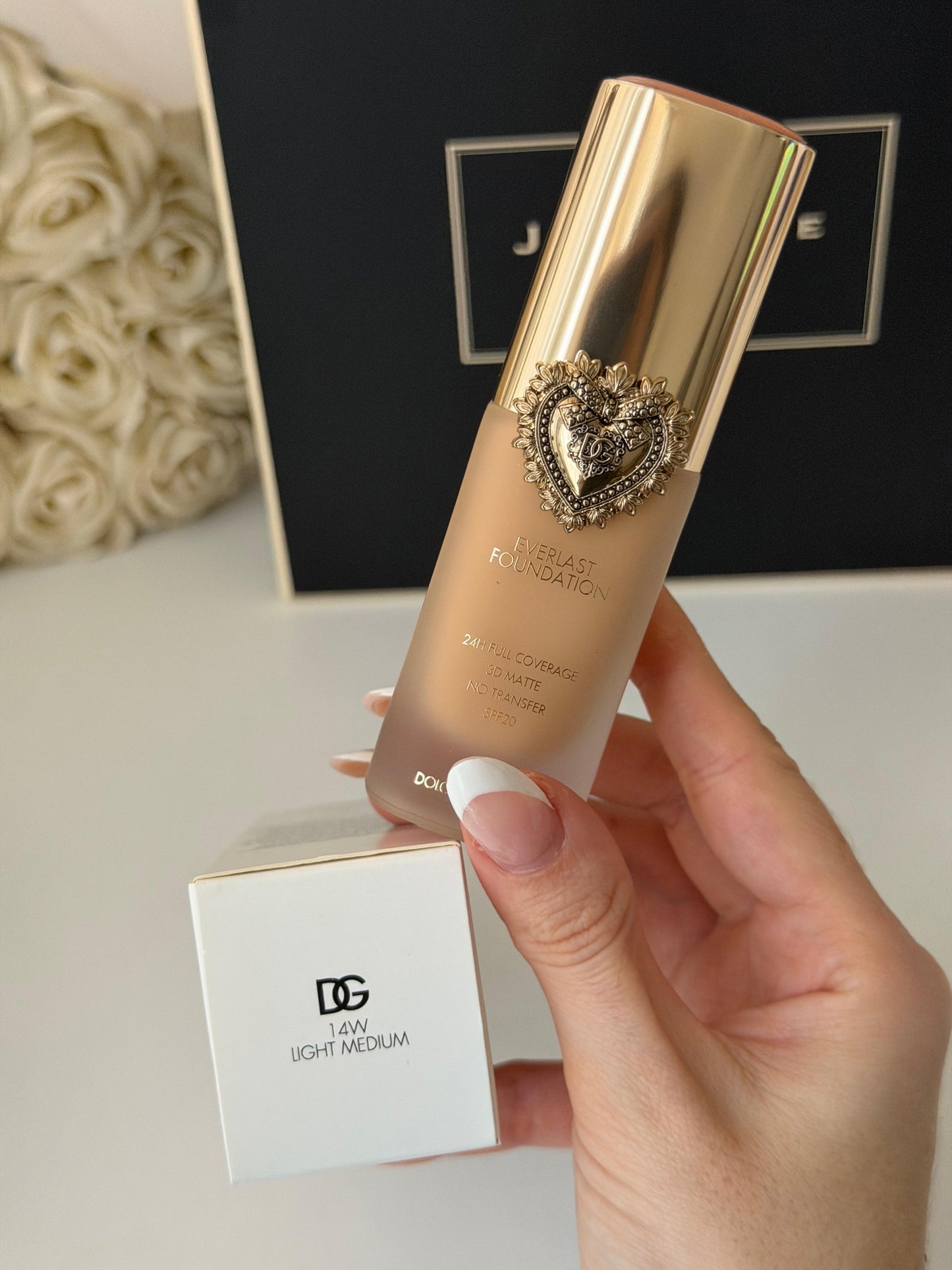 DOLCE&GABBANA Everlast Foundation (14W)
24H Full Coverage, 3D Matte, No Transfer SPF20