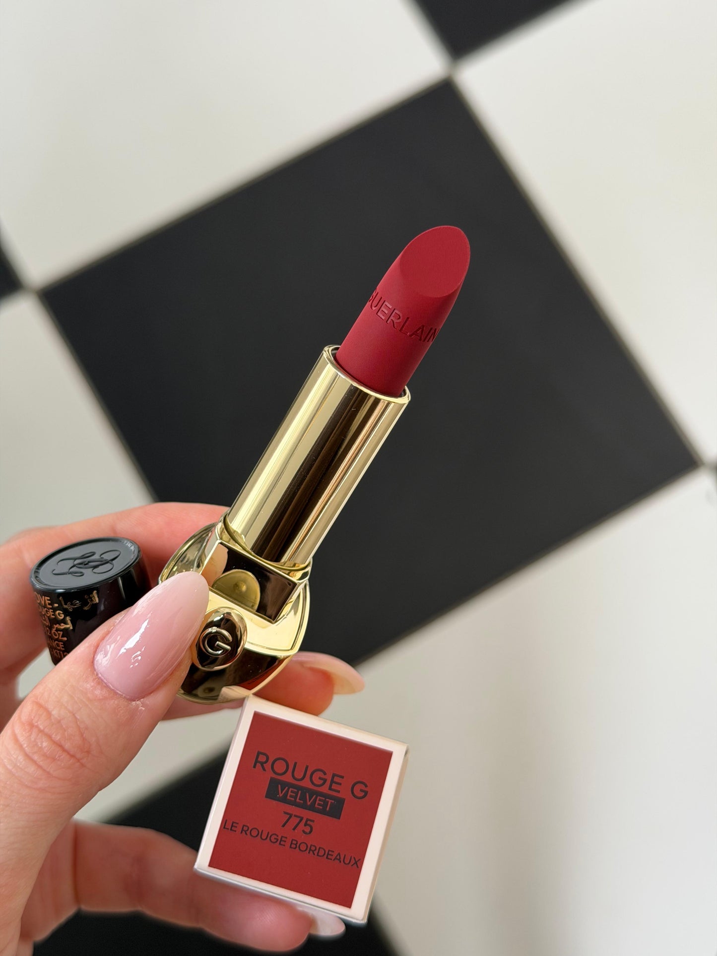 GUERLAIN Rouge G Velvet
Lipstick (775)