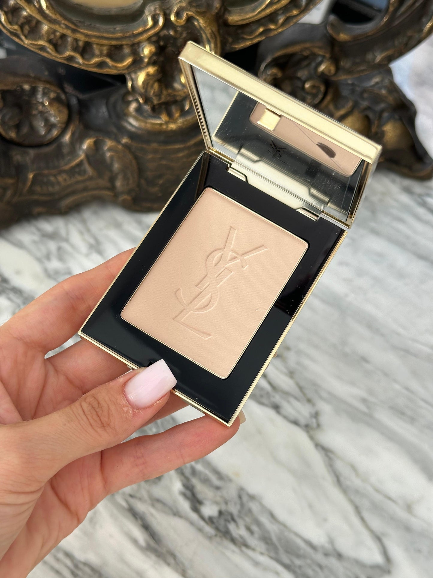 YSL
Poudre Compacte Radiance Foundation