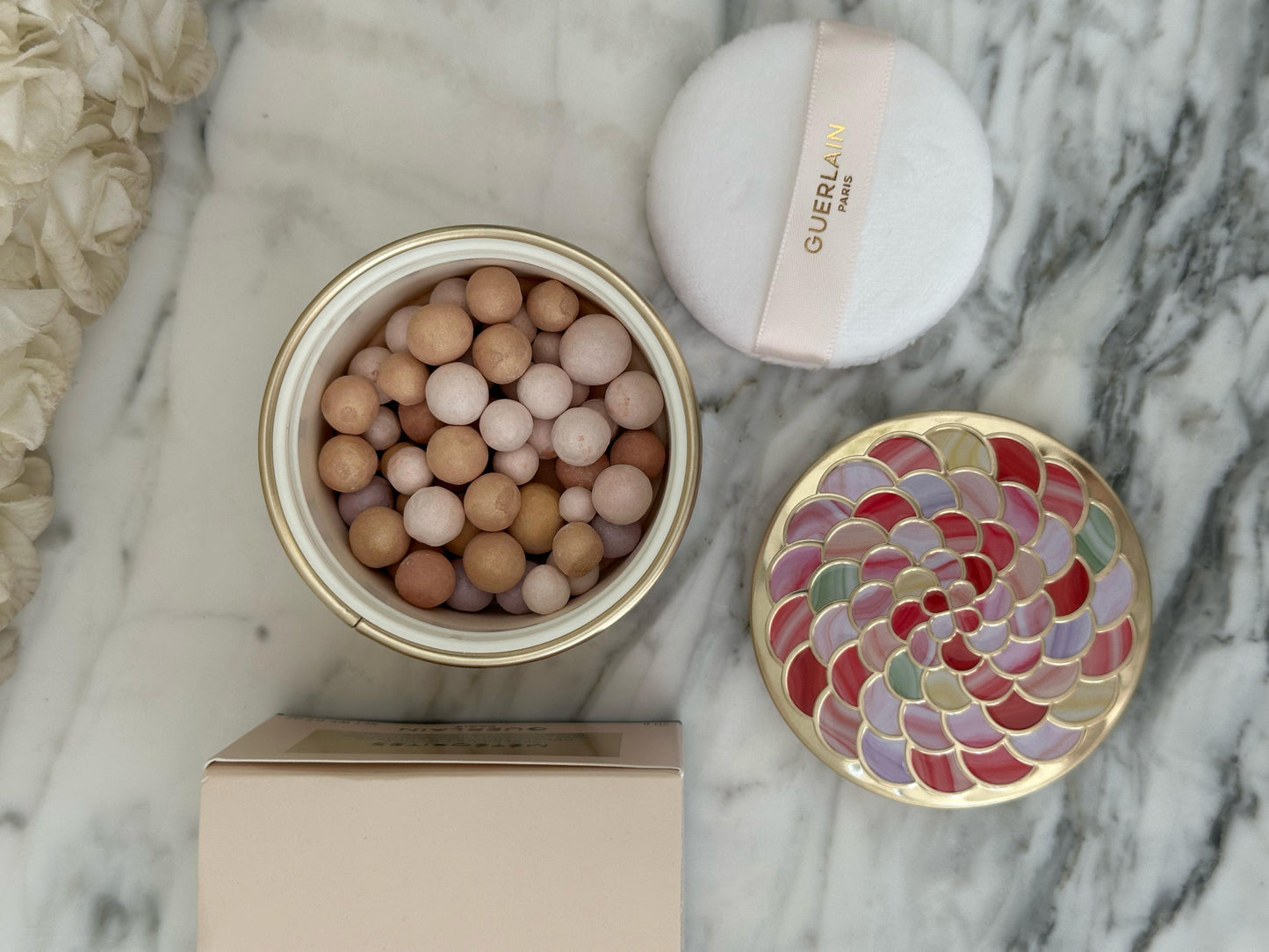 GUERLAIN Météorites Light-Revealing Pearls Of Powder
Correct, Mattify, Illuminate