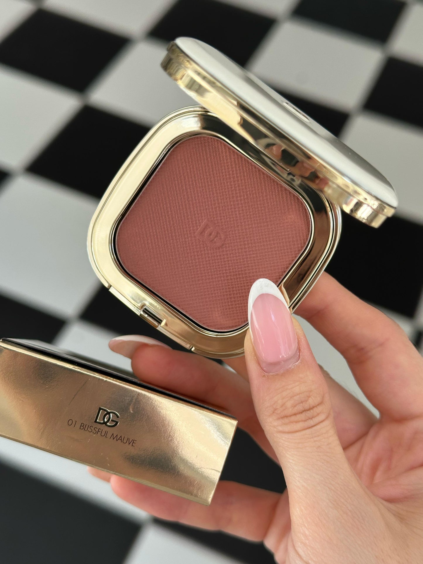 DOLCE & GABBANA
Cheek&Eyes Match - Lasting Blush & Eyshadow Powder (01)